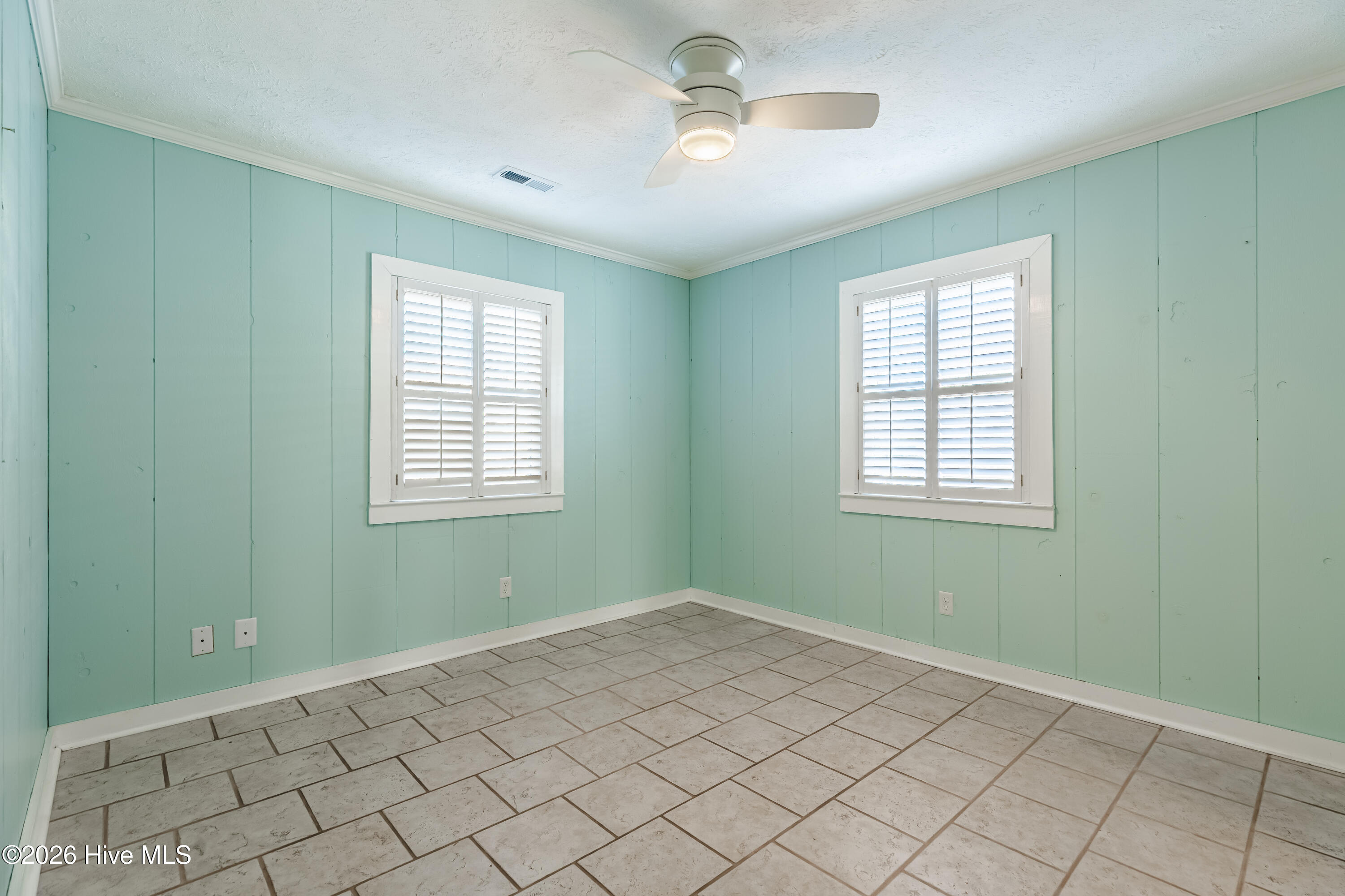 100563076 | Photo 18