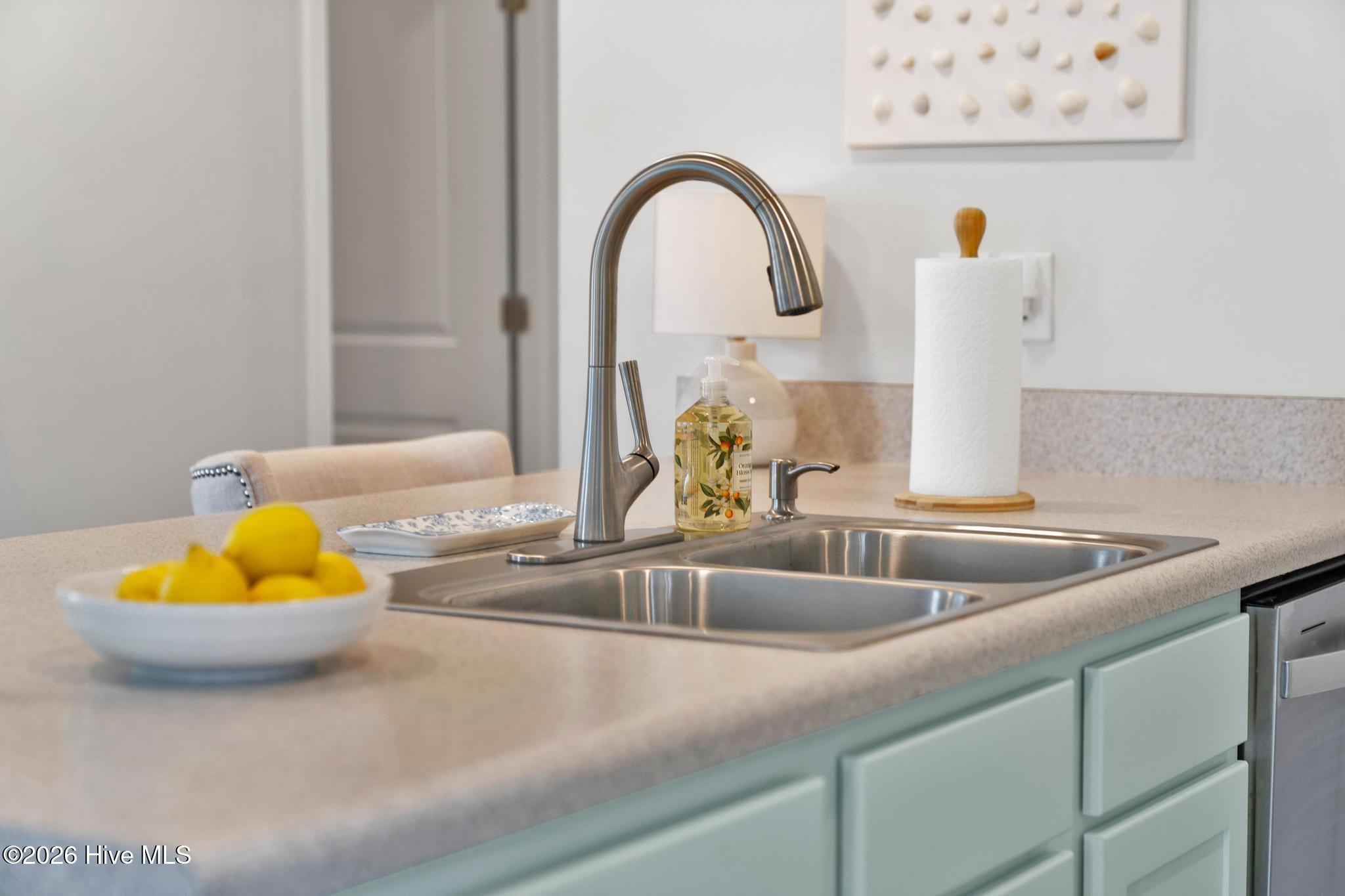 100563987 | Photo 16