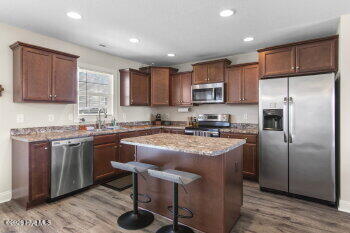 100570281 | Photo 10