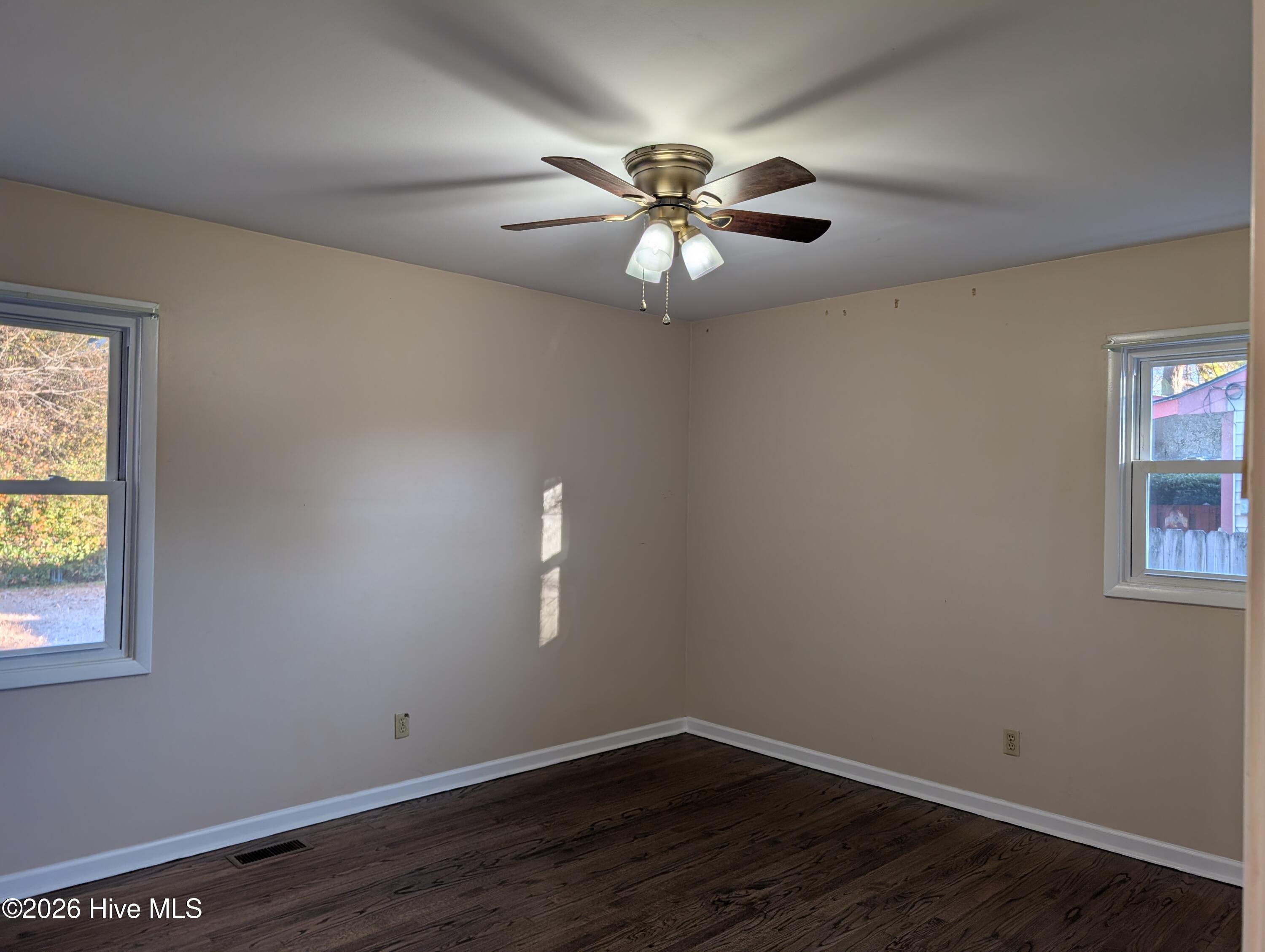 100548942 | Photo 16