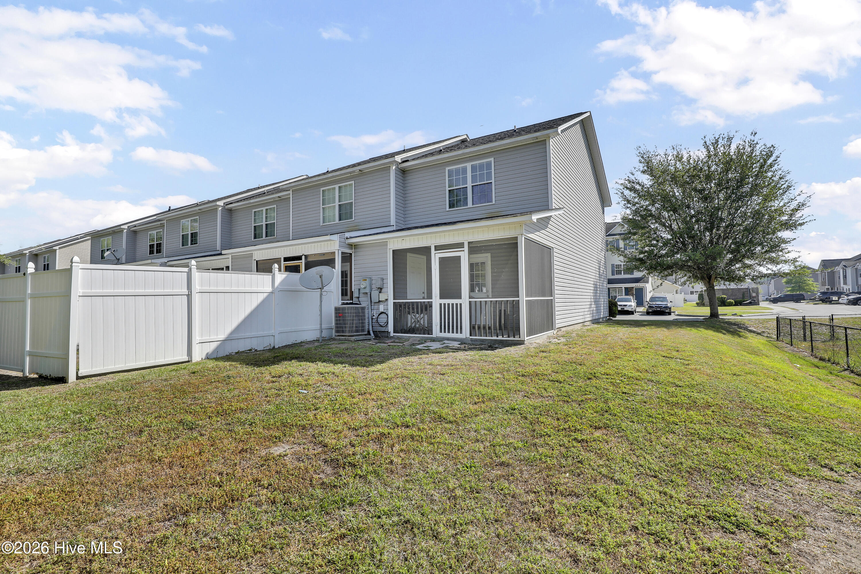 100570174 | Photo 22