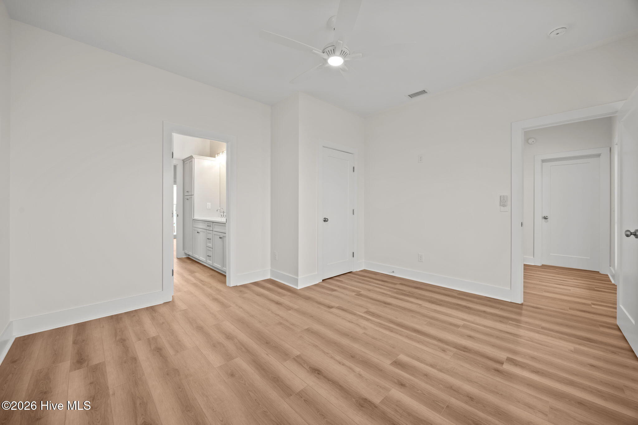 100552819 | Photo 32