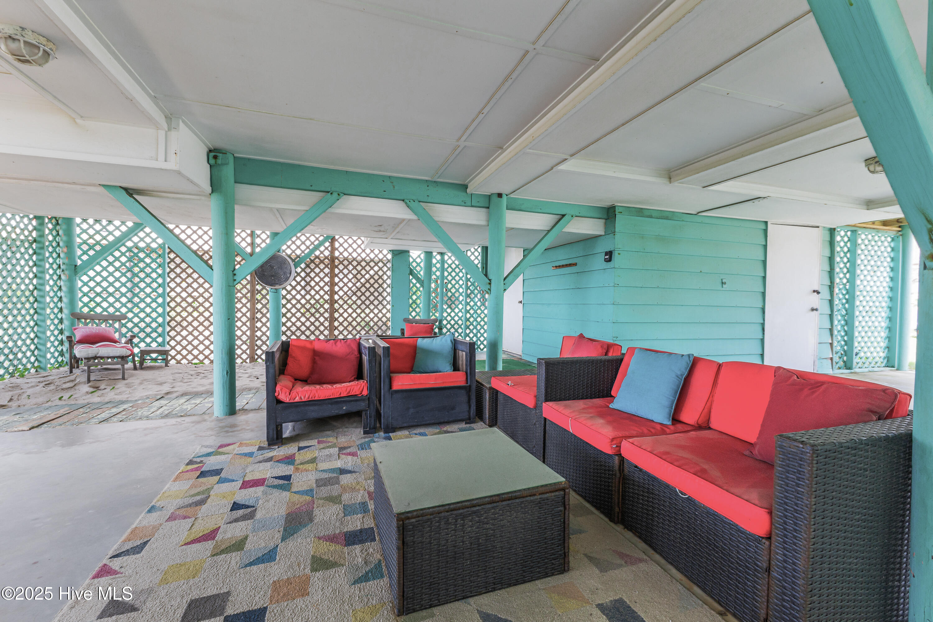 100498643 | Photo 31