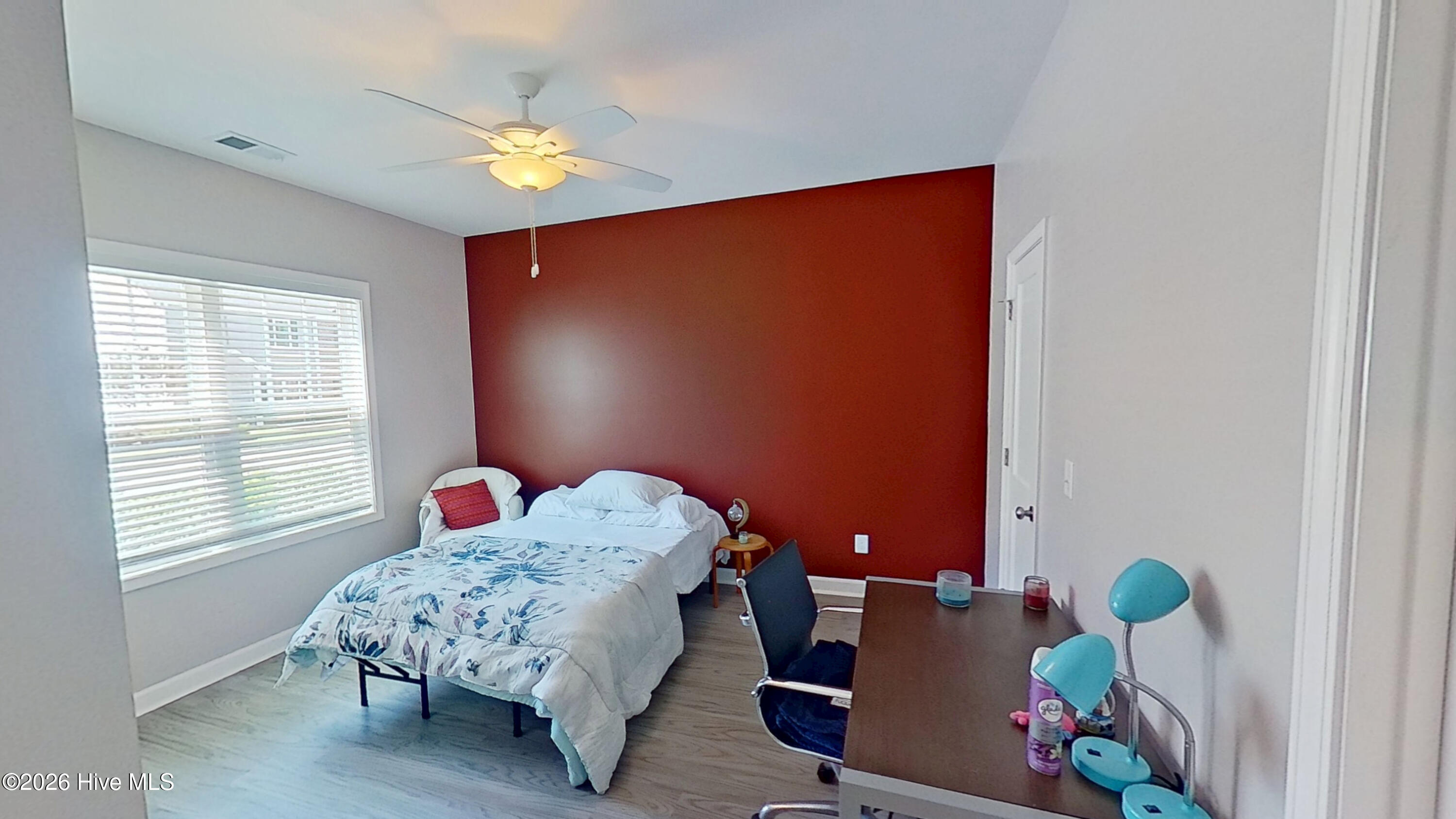 100569828 | Photo 11