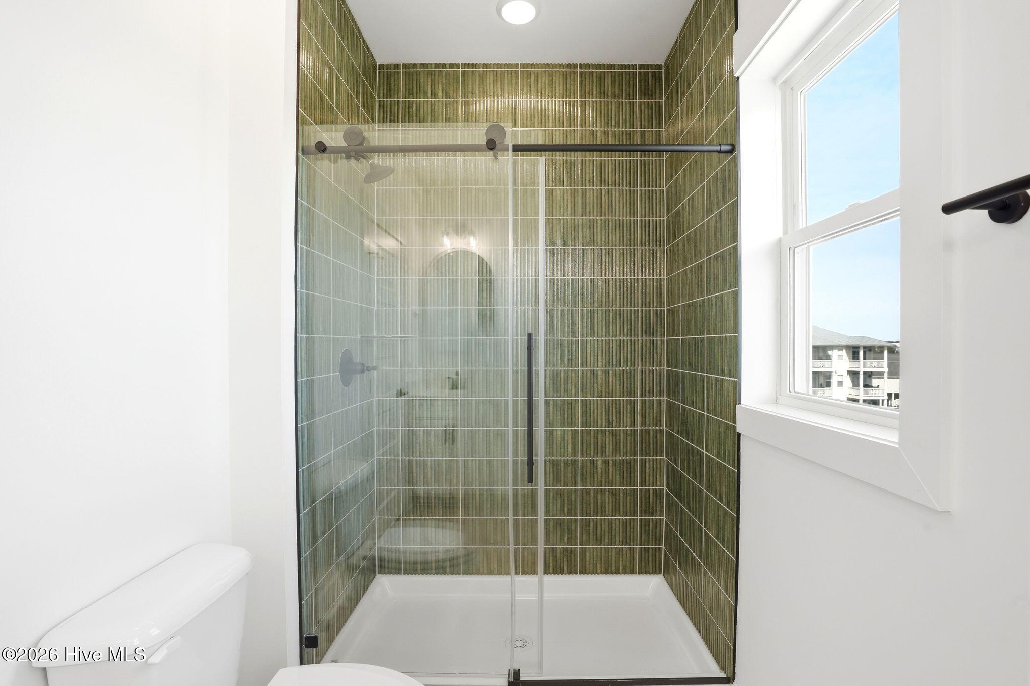 100561284 | Photo 74