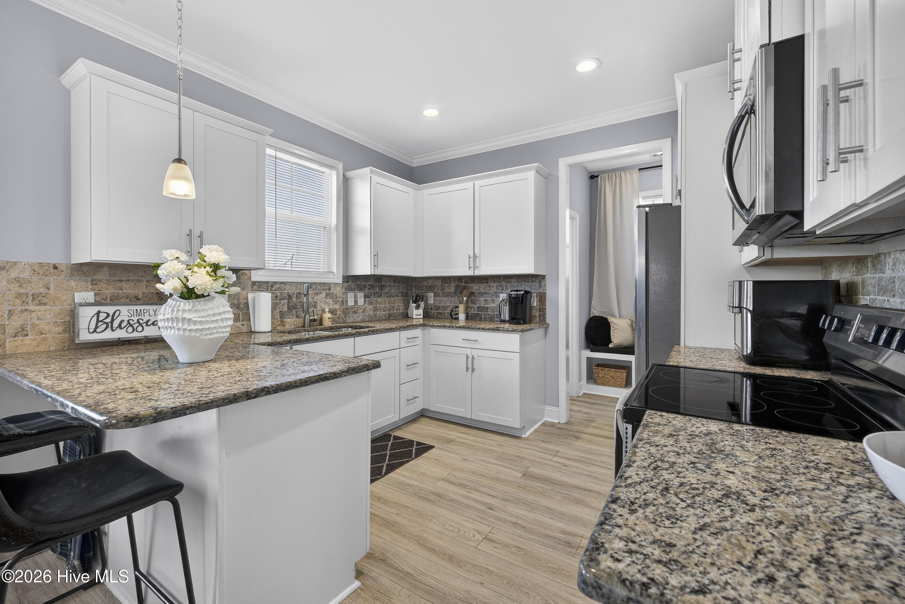 100563705 | Photo 11