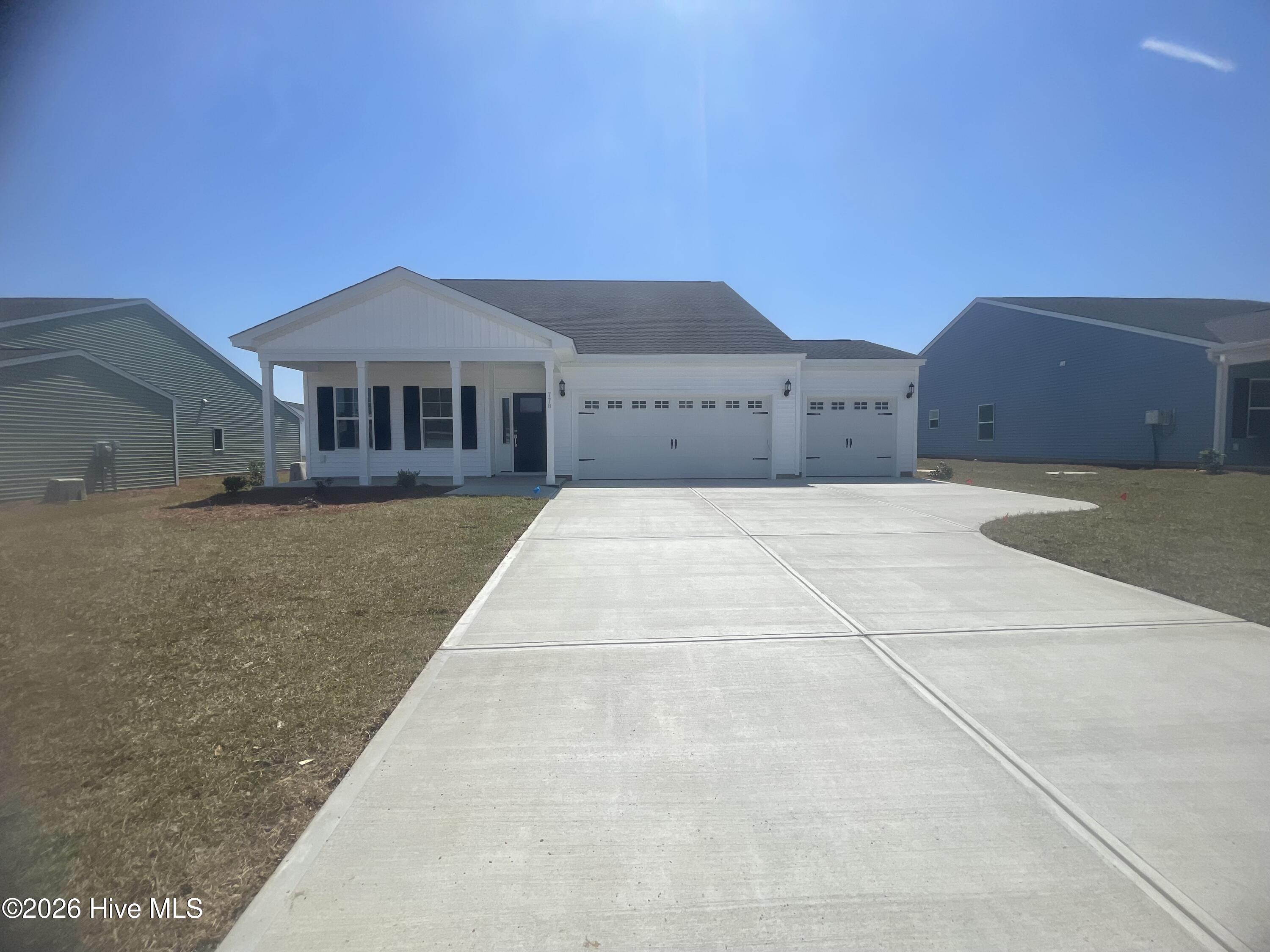 100548043 | Photo 62