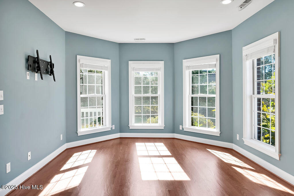 100540084 | Photo 12