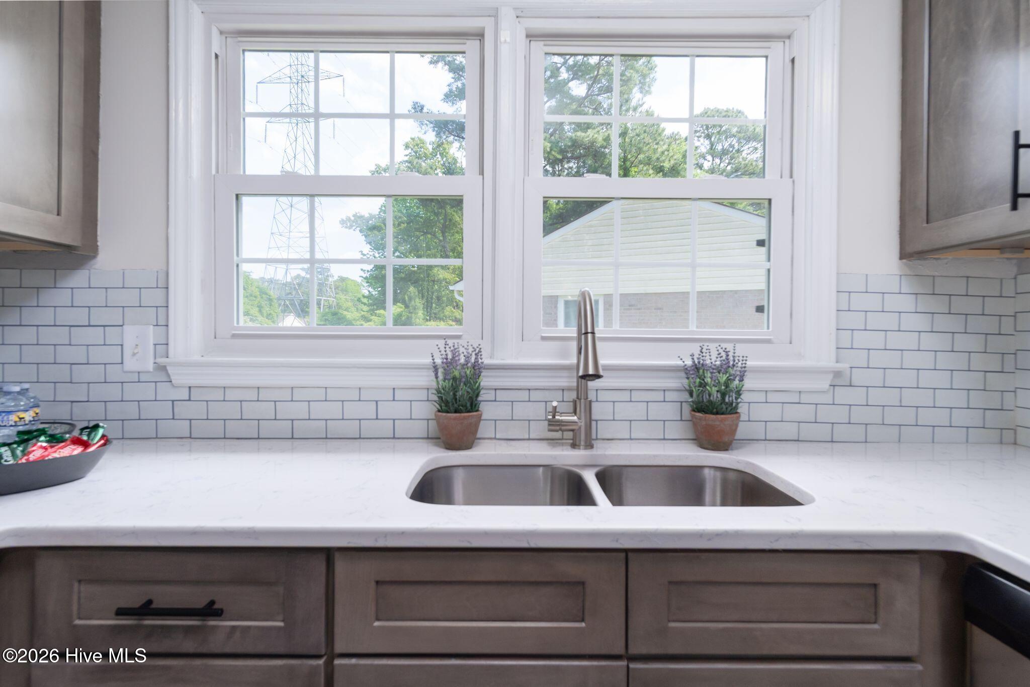 100568369 | Photo 21