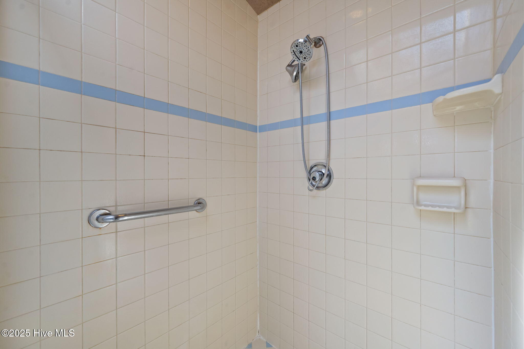 100542327 | Photo 35