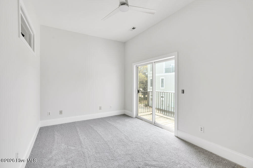 100562852 | Photo 23