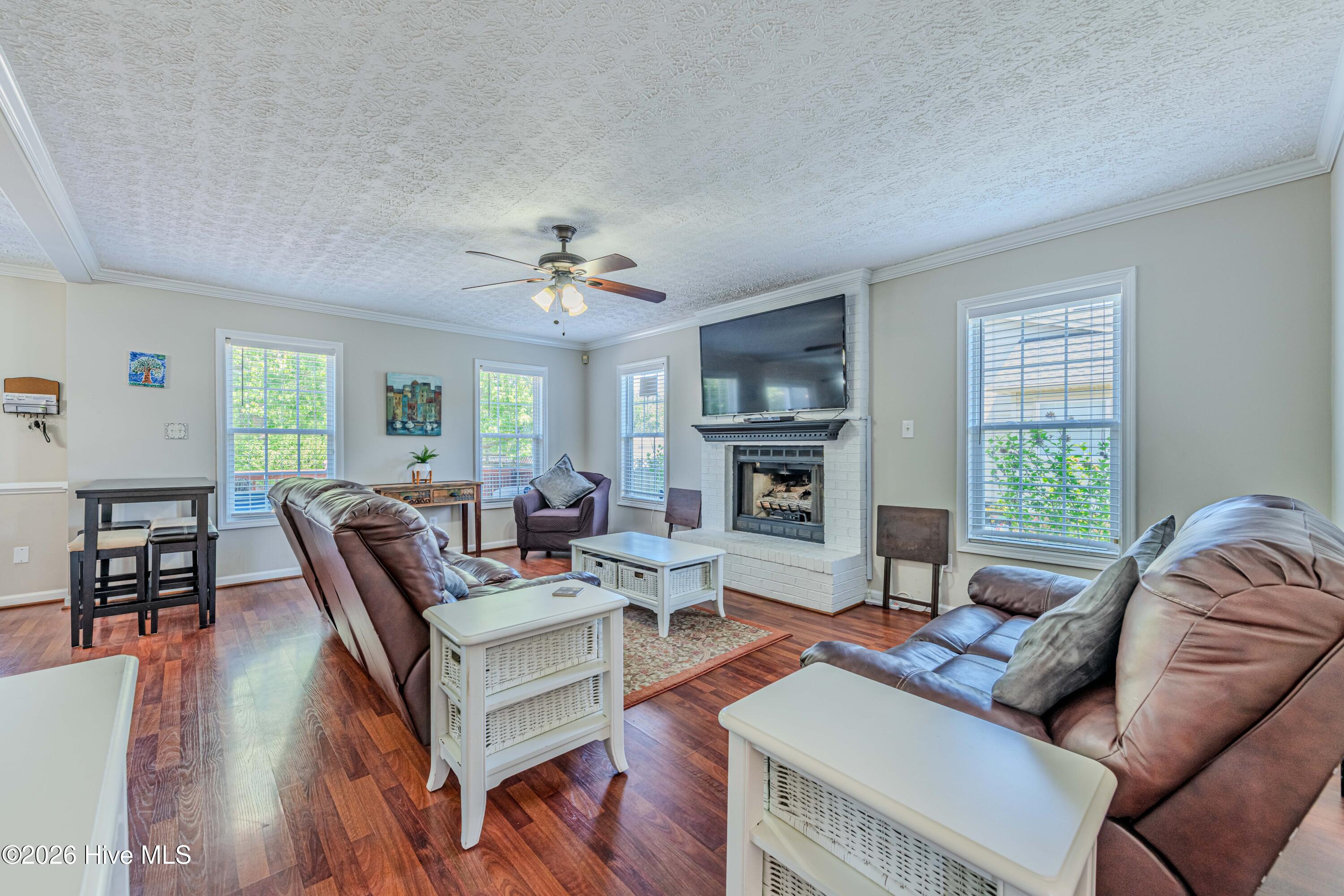 100569182 | Photo 14