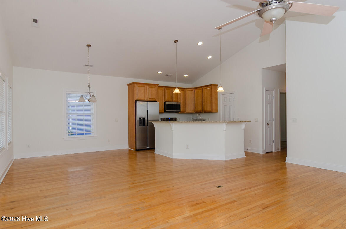 100534770 | Photo 16