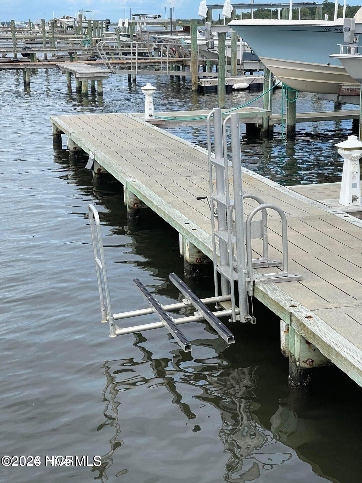 100550265 | Photo 98