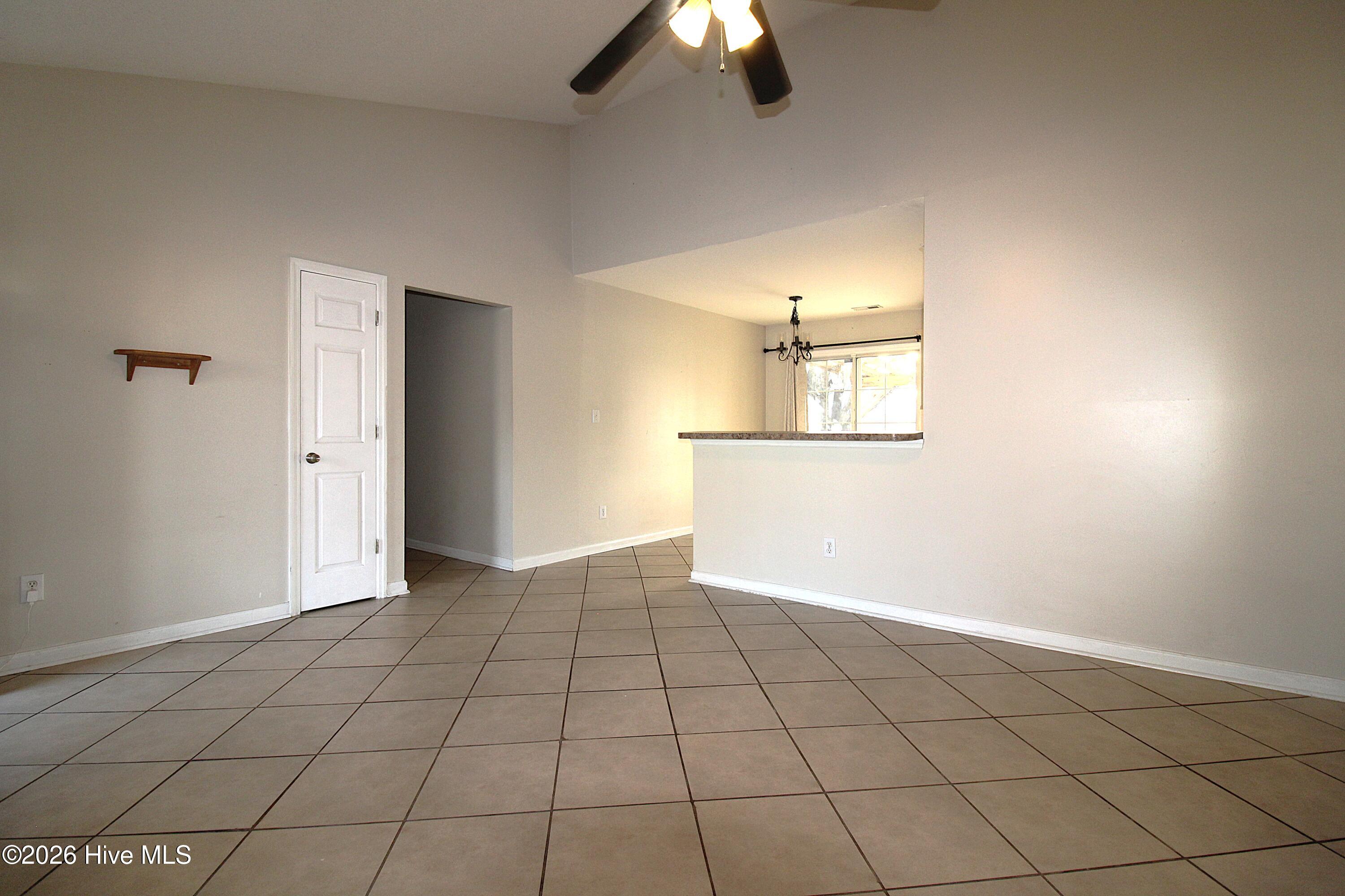 100558935 | Photo 11