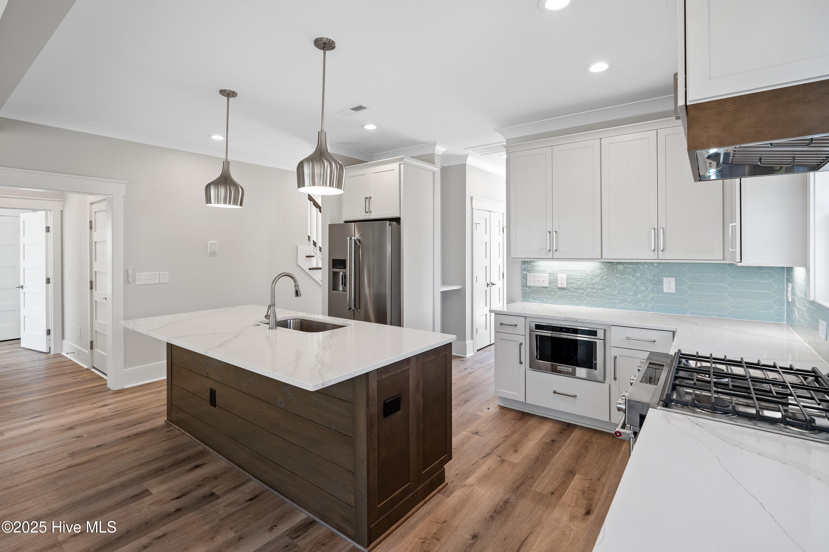 100557096 | Photo 28