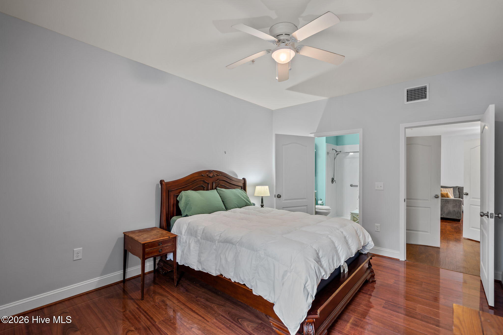 100558292 | Photo 14