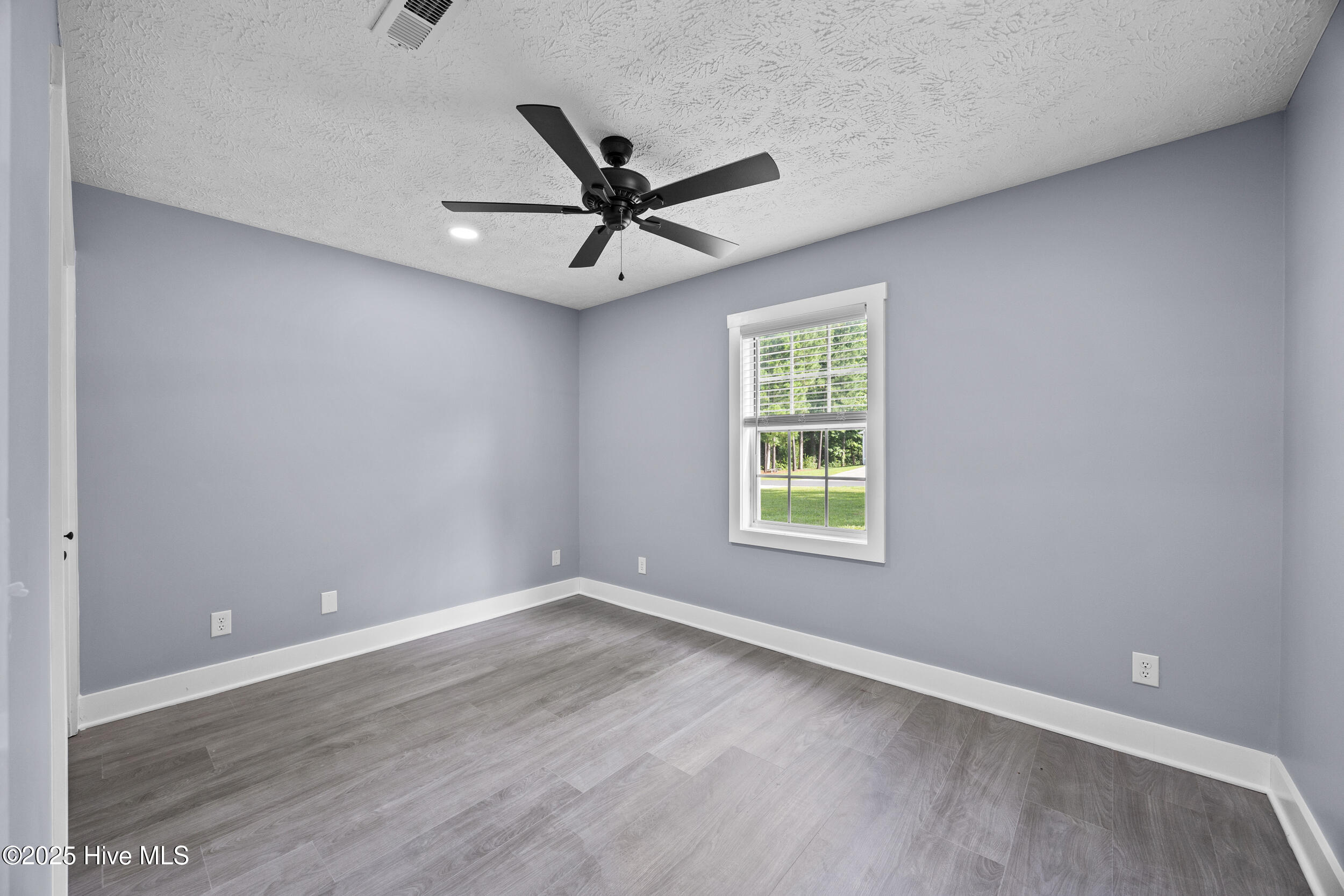 100521133 | Photo 28