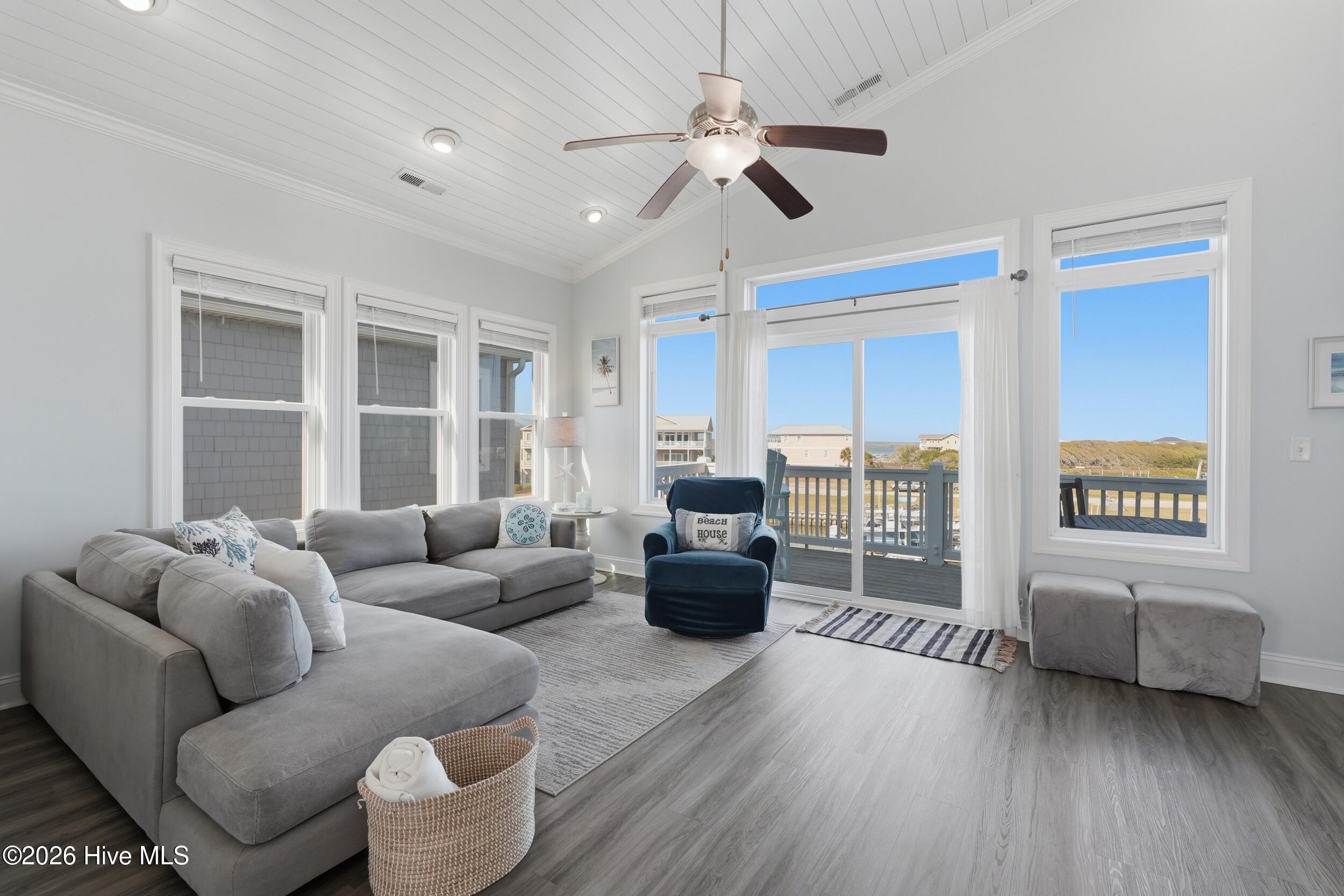 100565871 | Photo 37