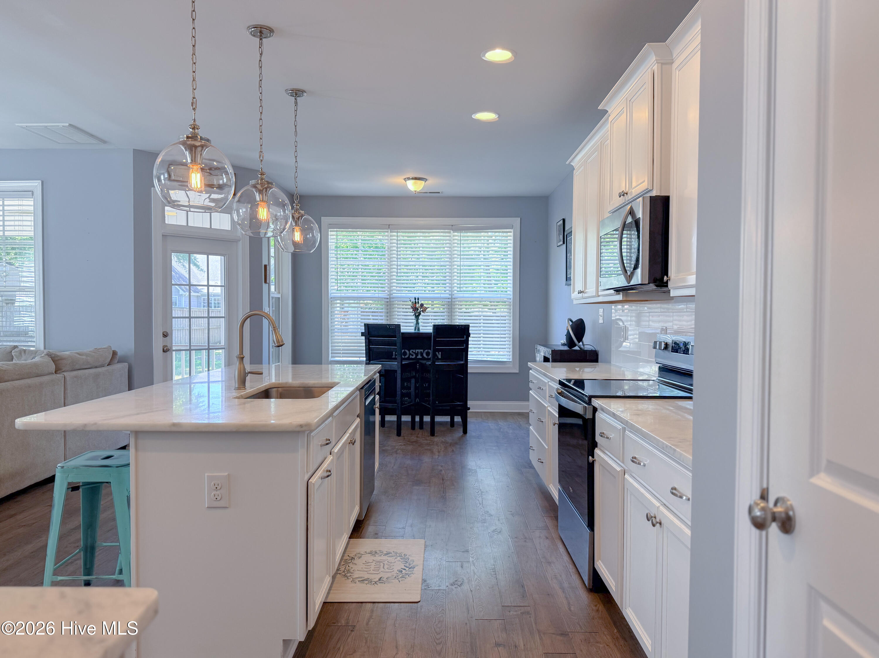 100569259 | Photo 24