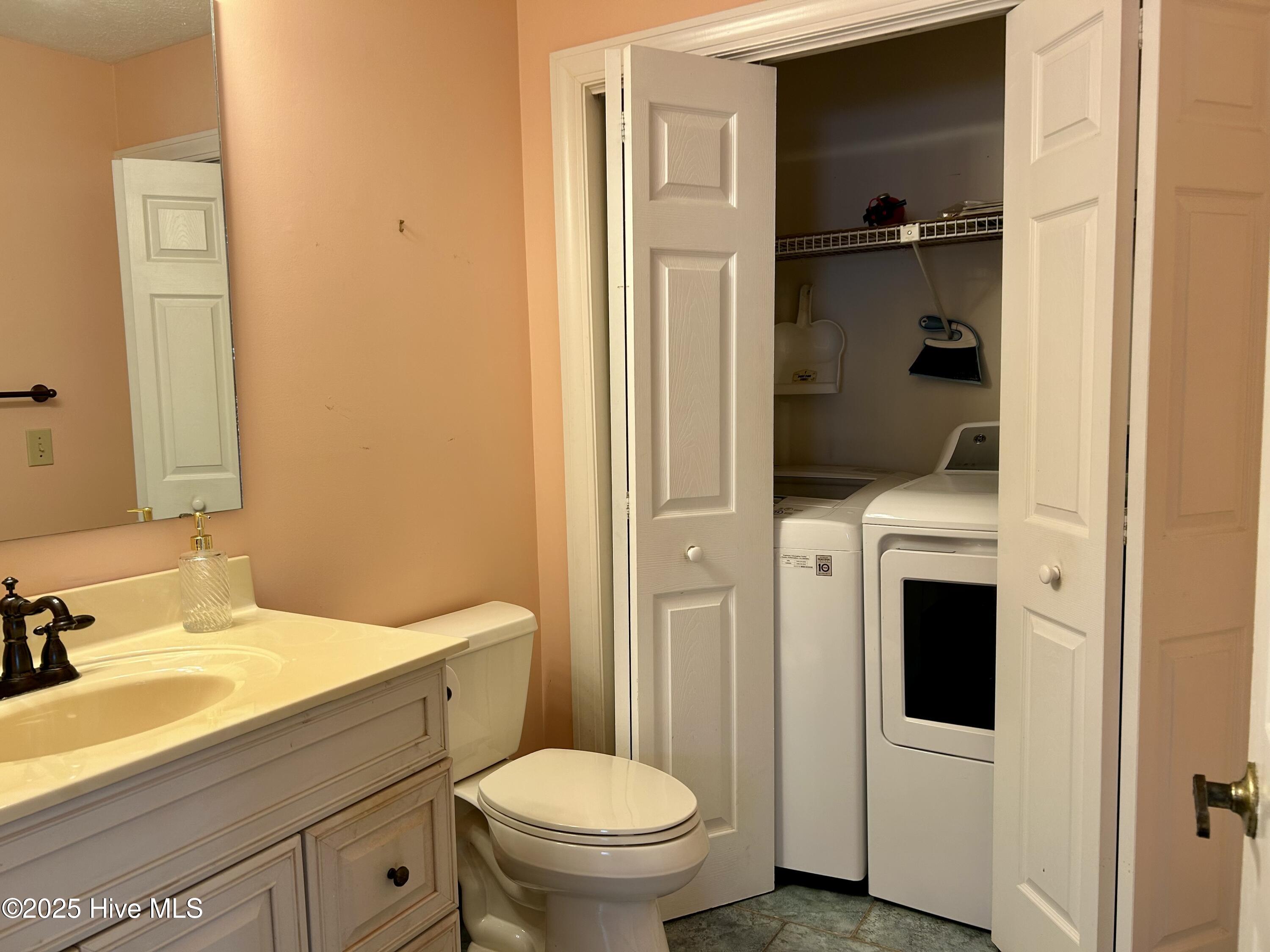 100532166 | Photo 14