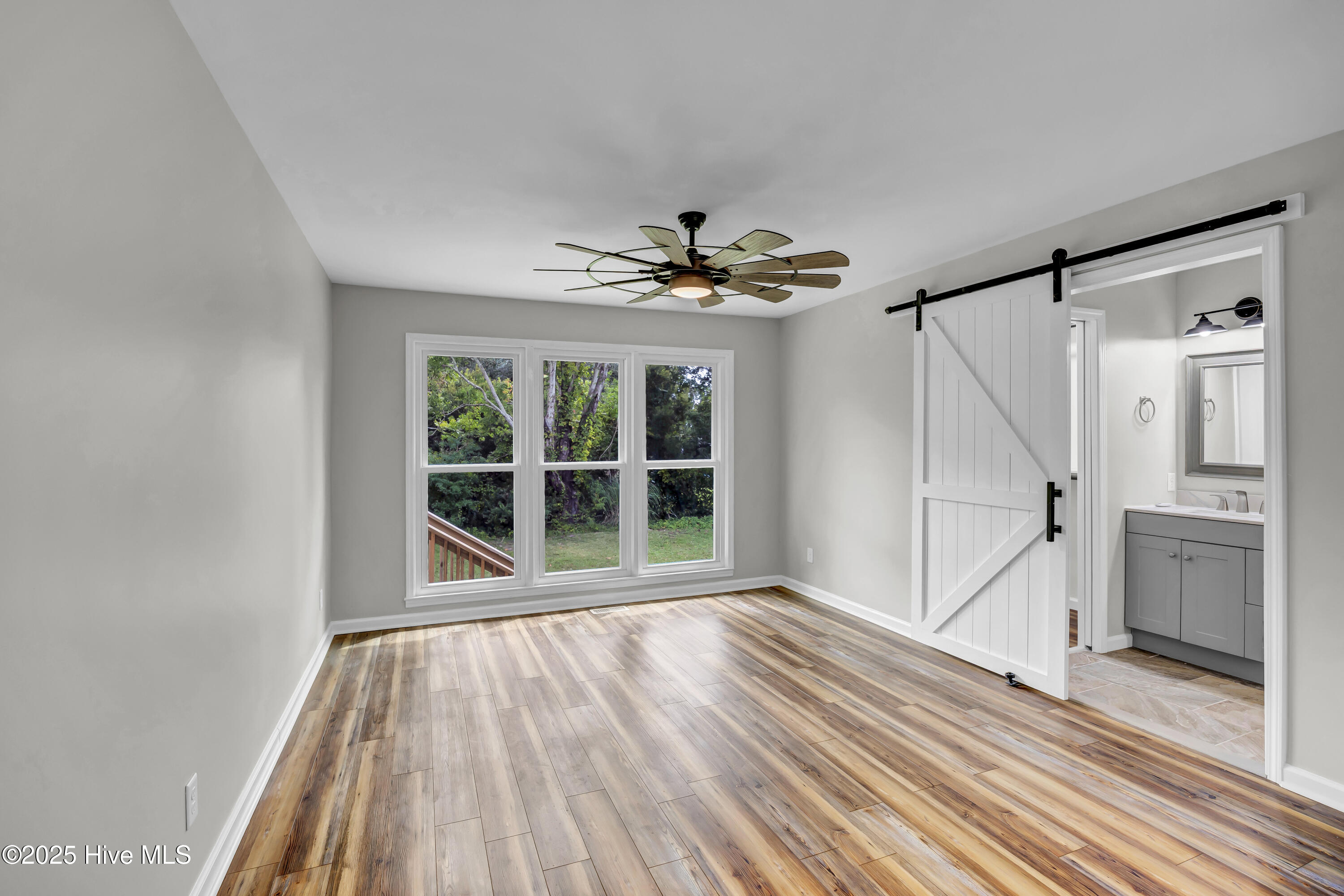 100533138 | Photo 15