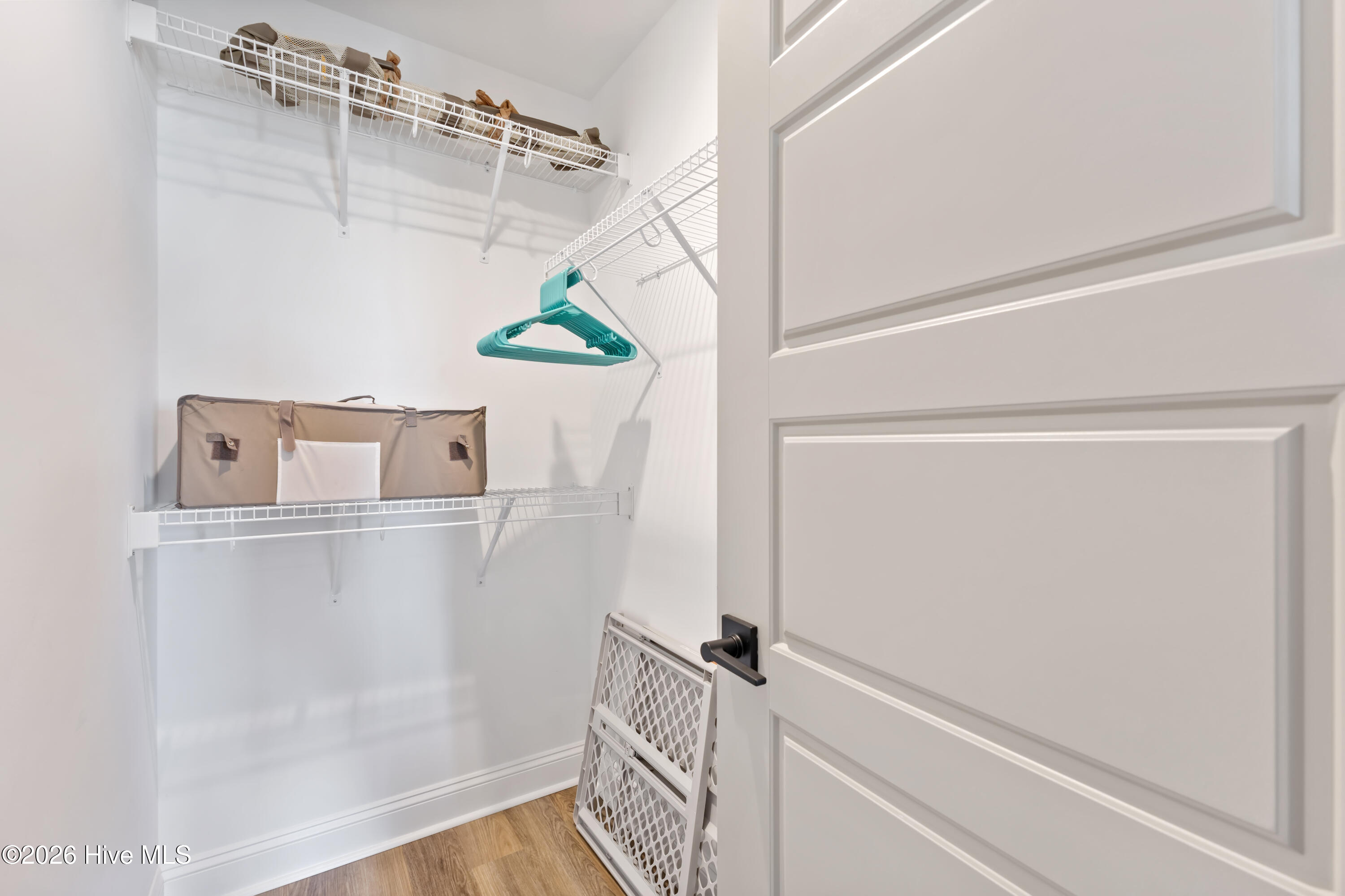 100564828 | Photo 20