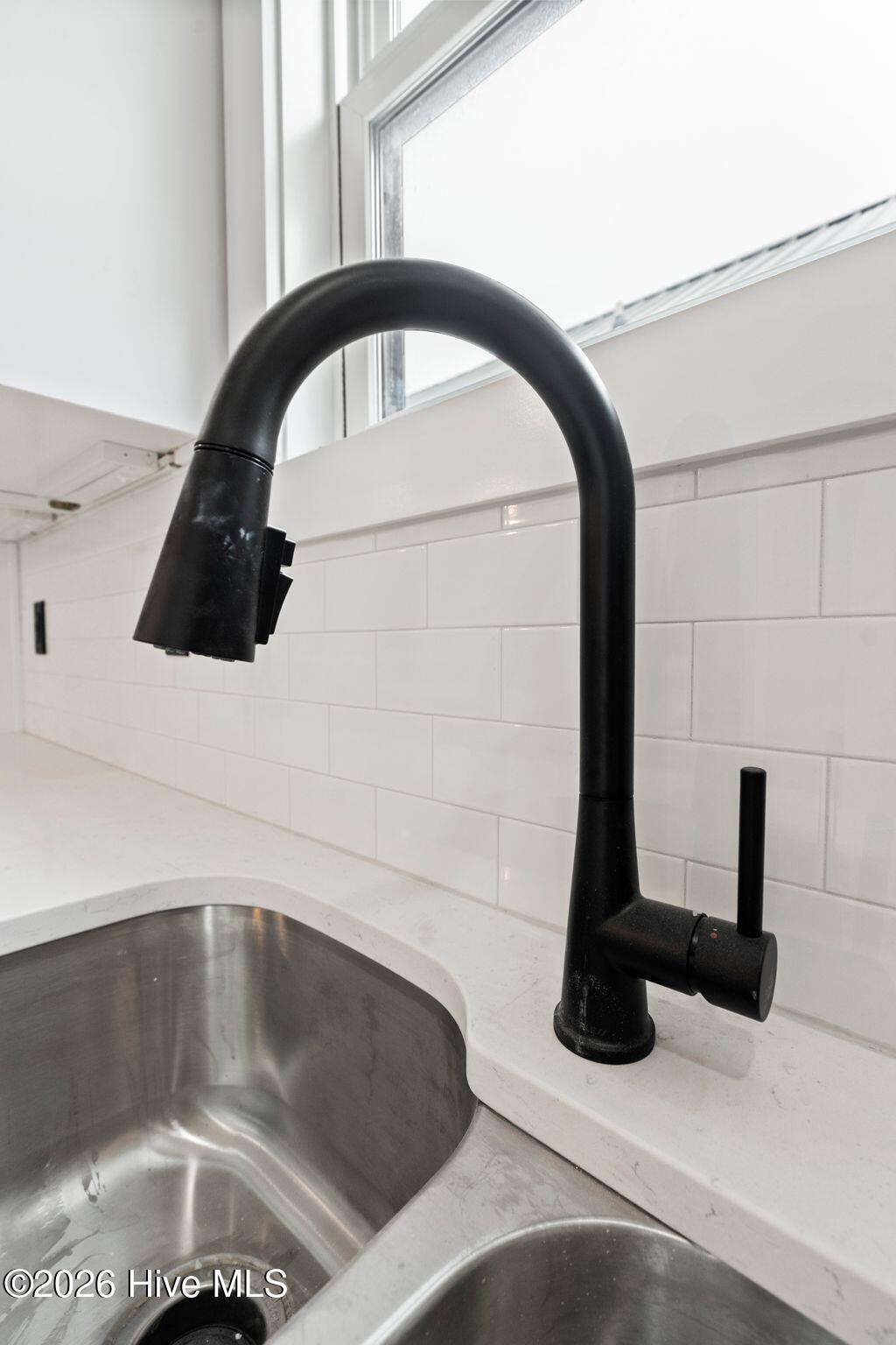 100558043 | Photo 24