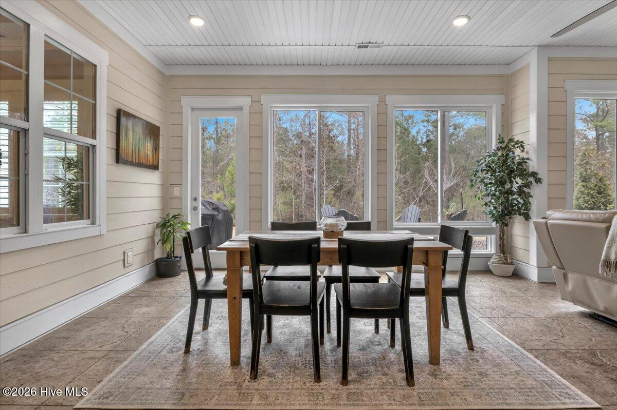 100558709 | Photo 33