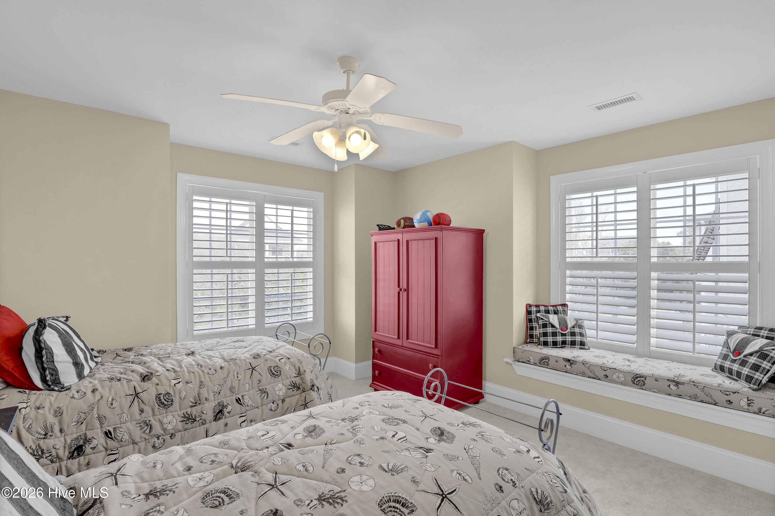 100559155 | Photo 40