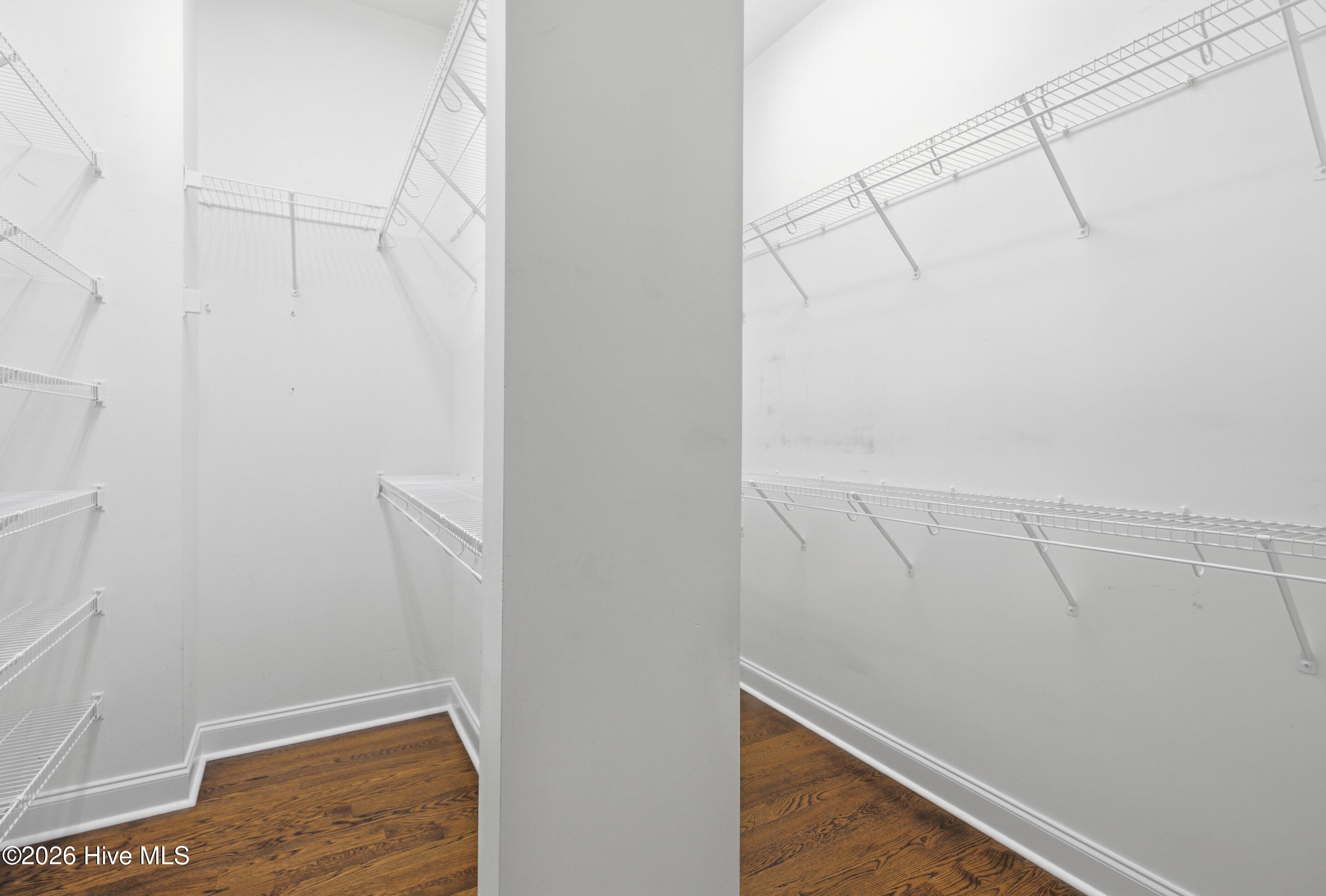 100591885 | Photo 28