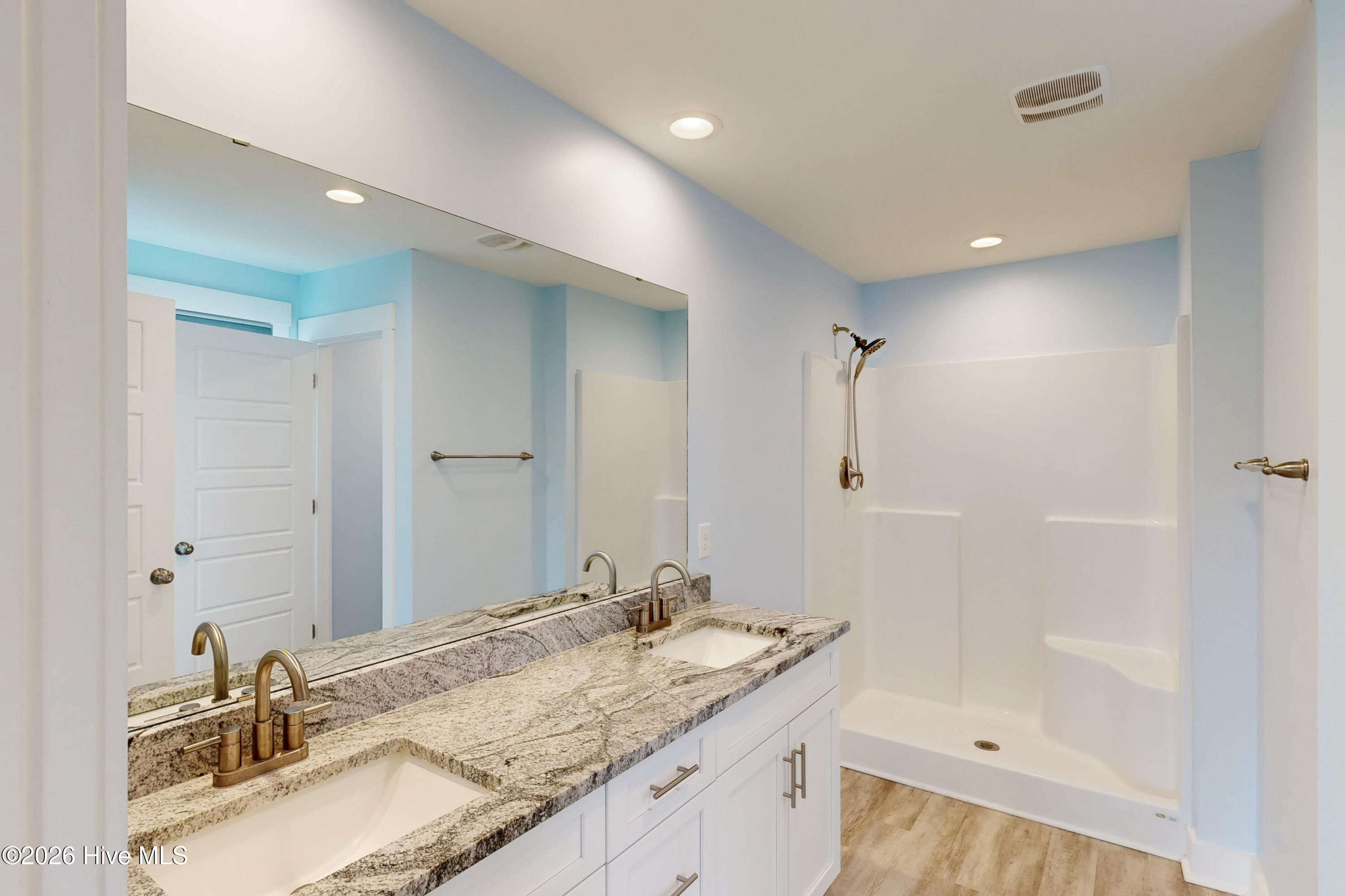 100557107 | Photo 49