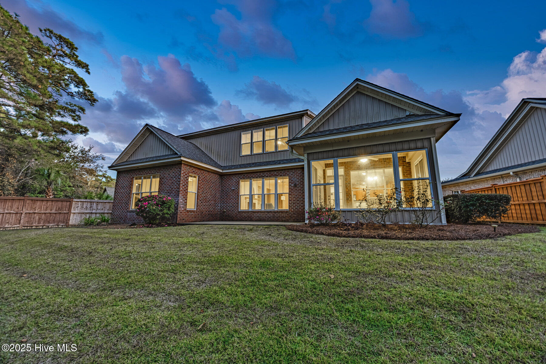 100540144 | Photo 43