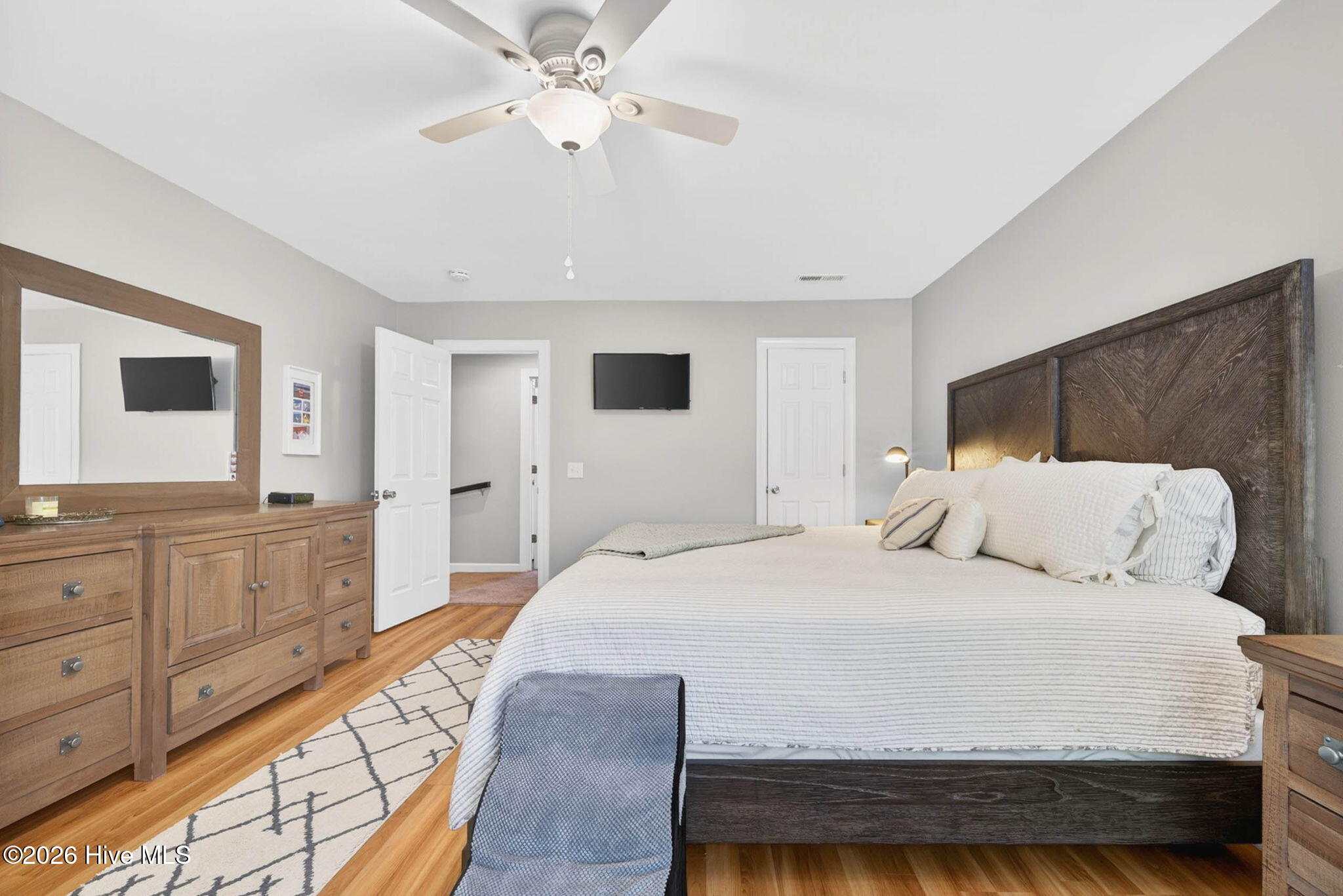 100570358 | Photo 29