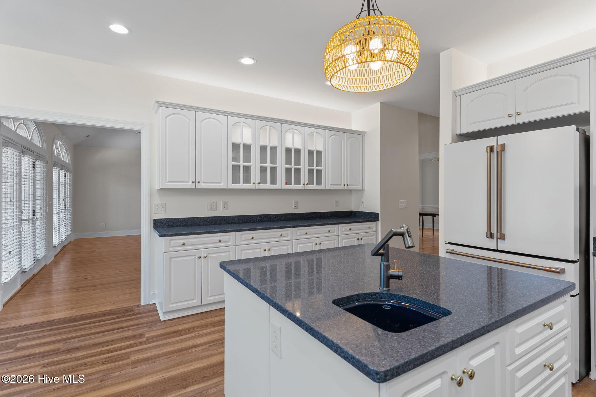 100548022 | Photo 22