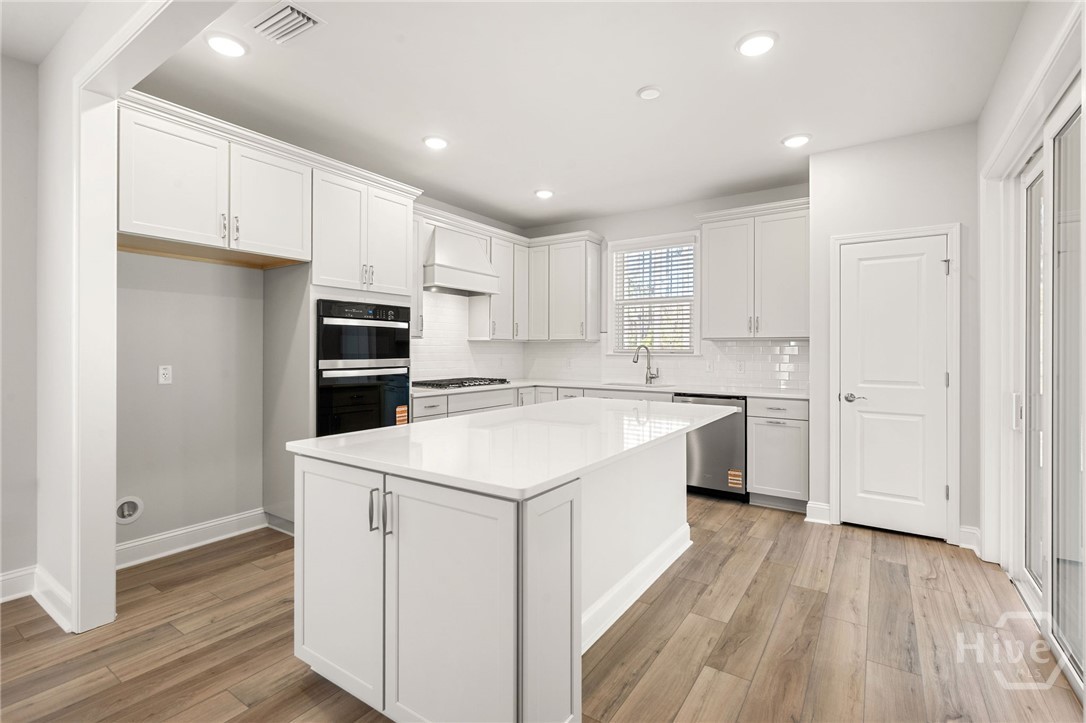 Pictures, photographs, colors, features, and sizes are for illustration purposes only and will vary from the homes as built.