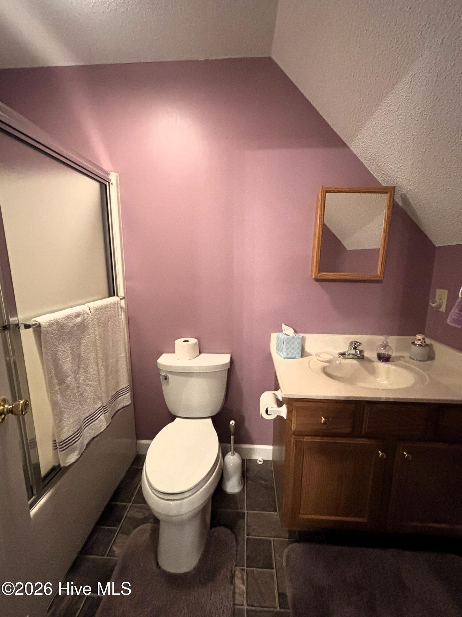 Upstairs Full bathroom