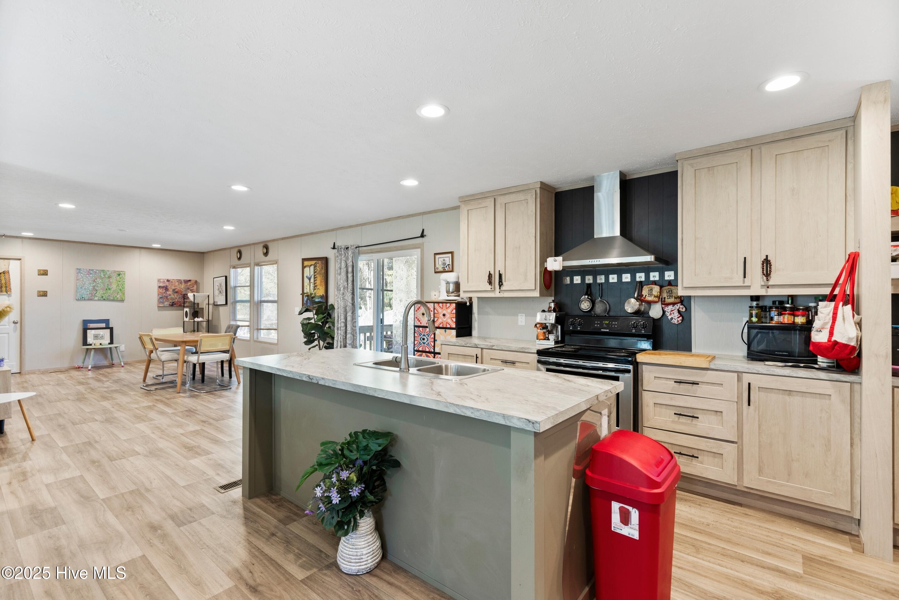 100542146 | Photo 12