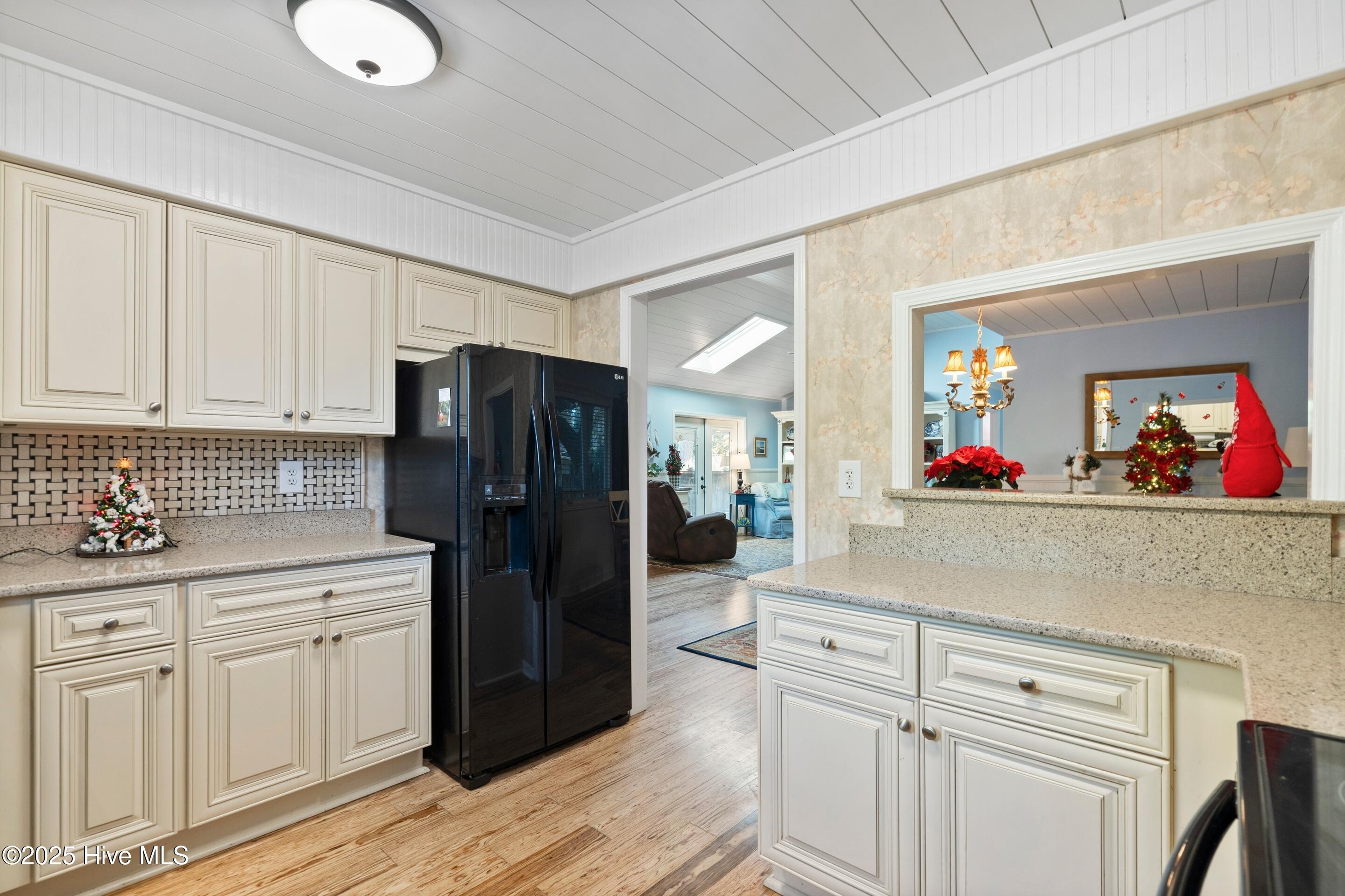 100545026 | Photo 12