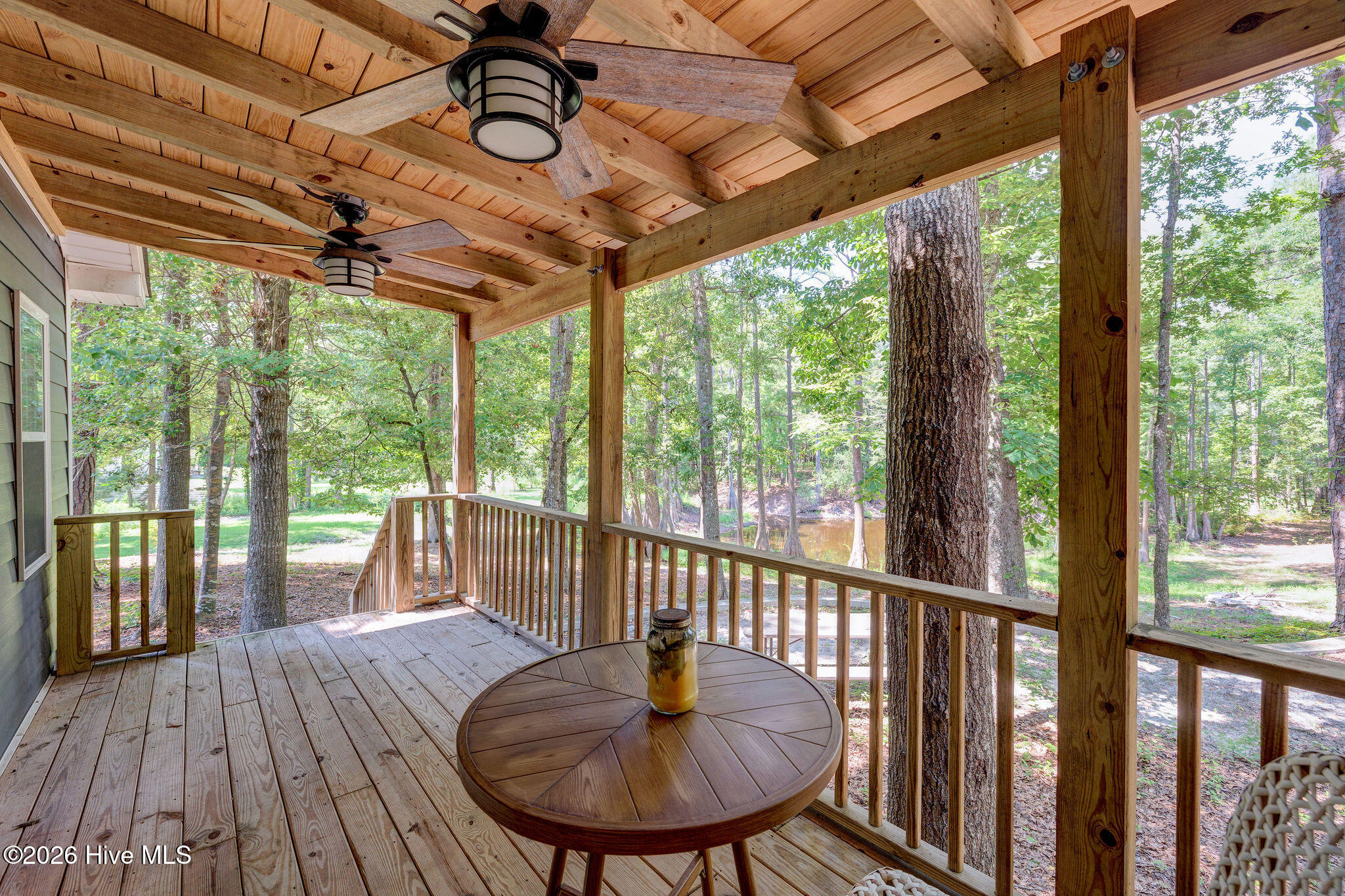 100558109 | Photo 50