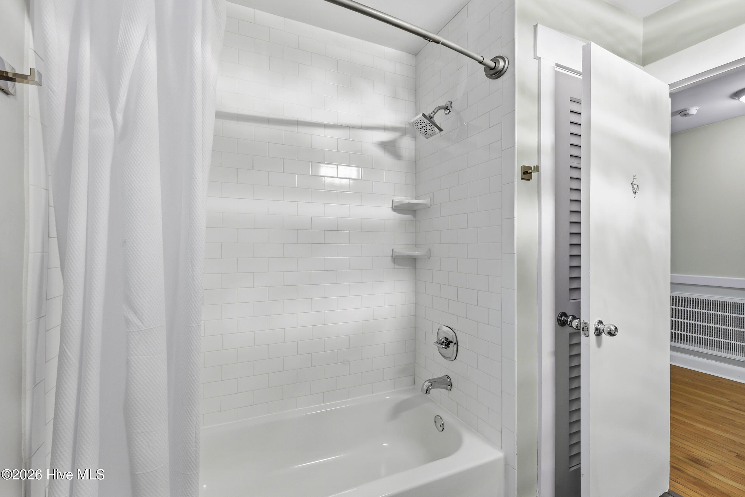 100550925 | Photo 26