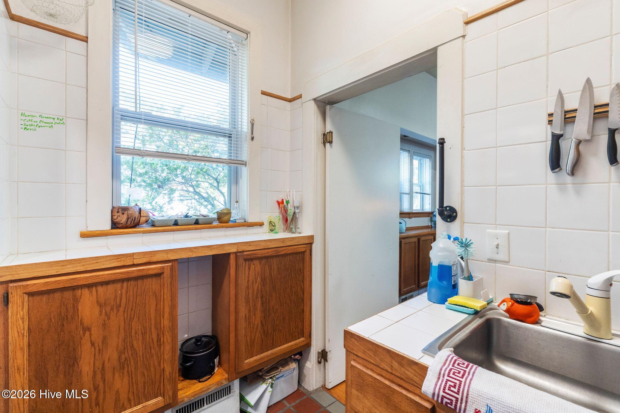 100570327 | Photo 18