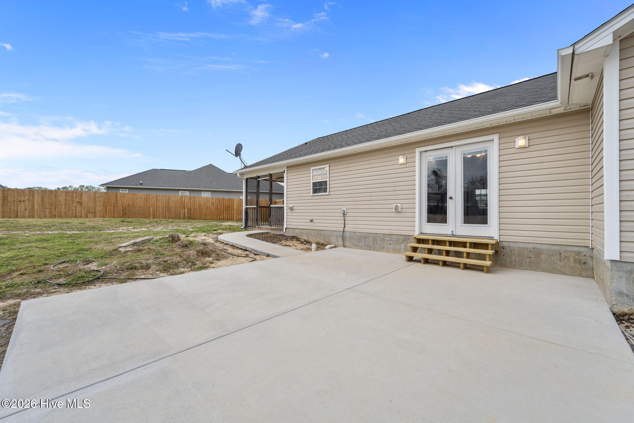 100562235 | Photo 38