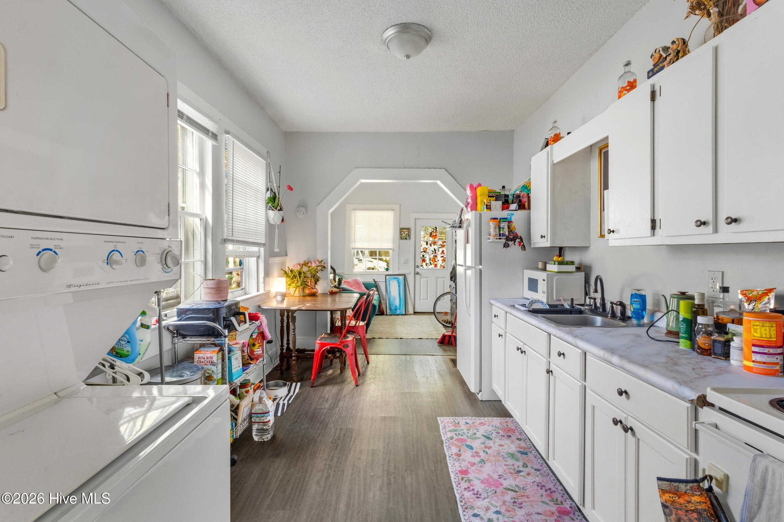 100566209 | Photo 21