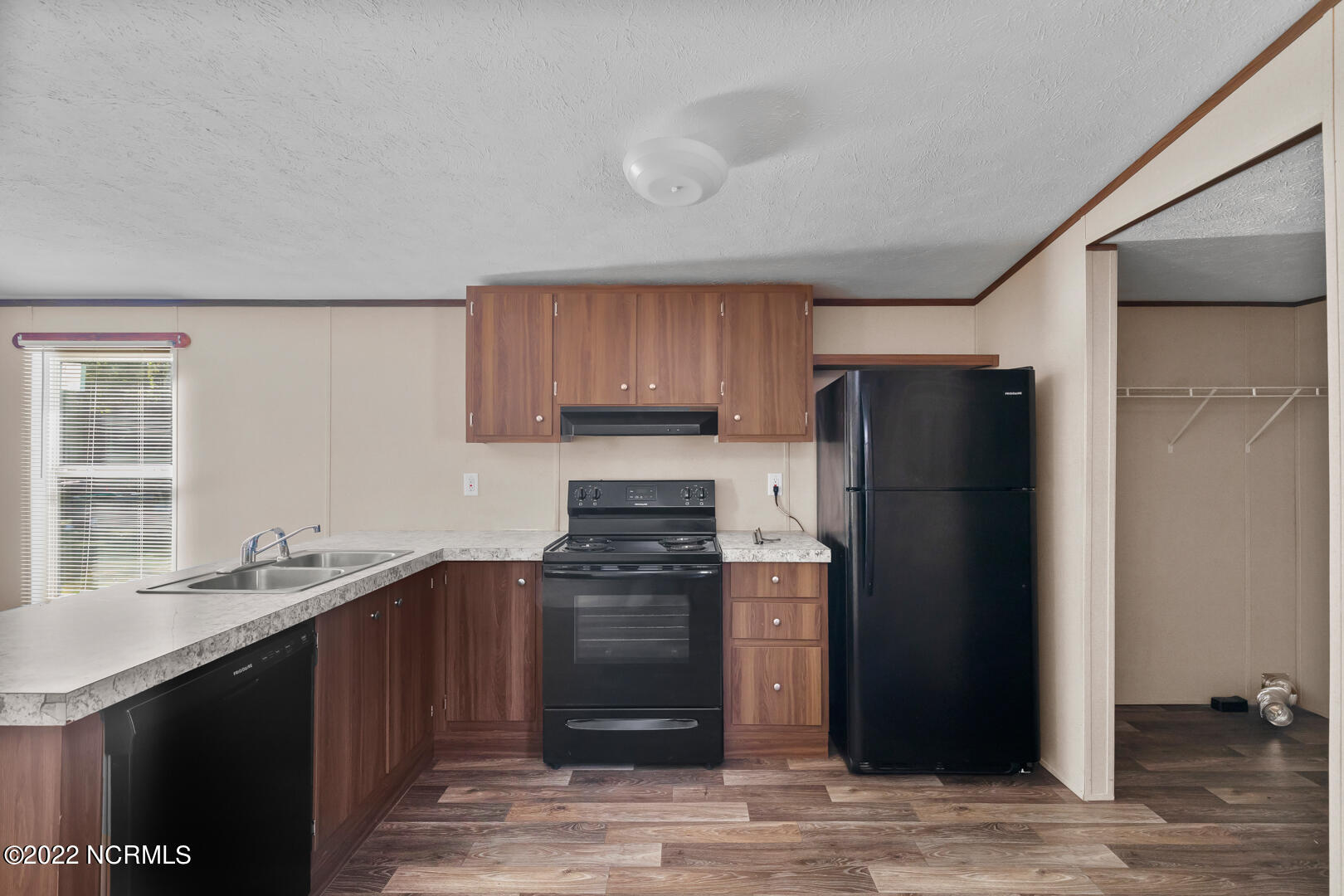 100543984 | Photo 11