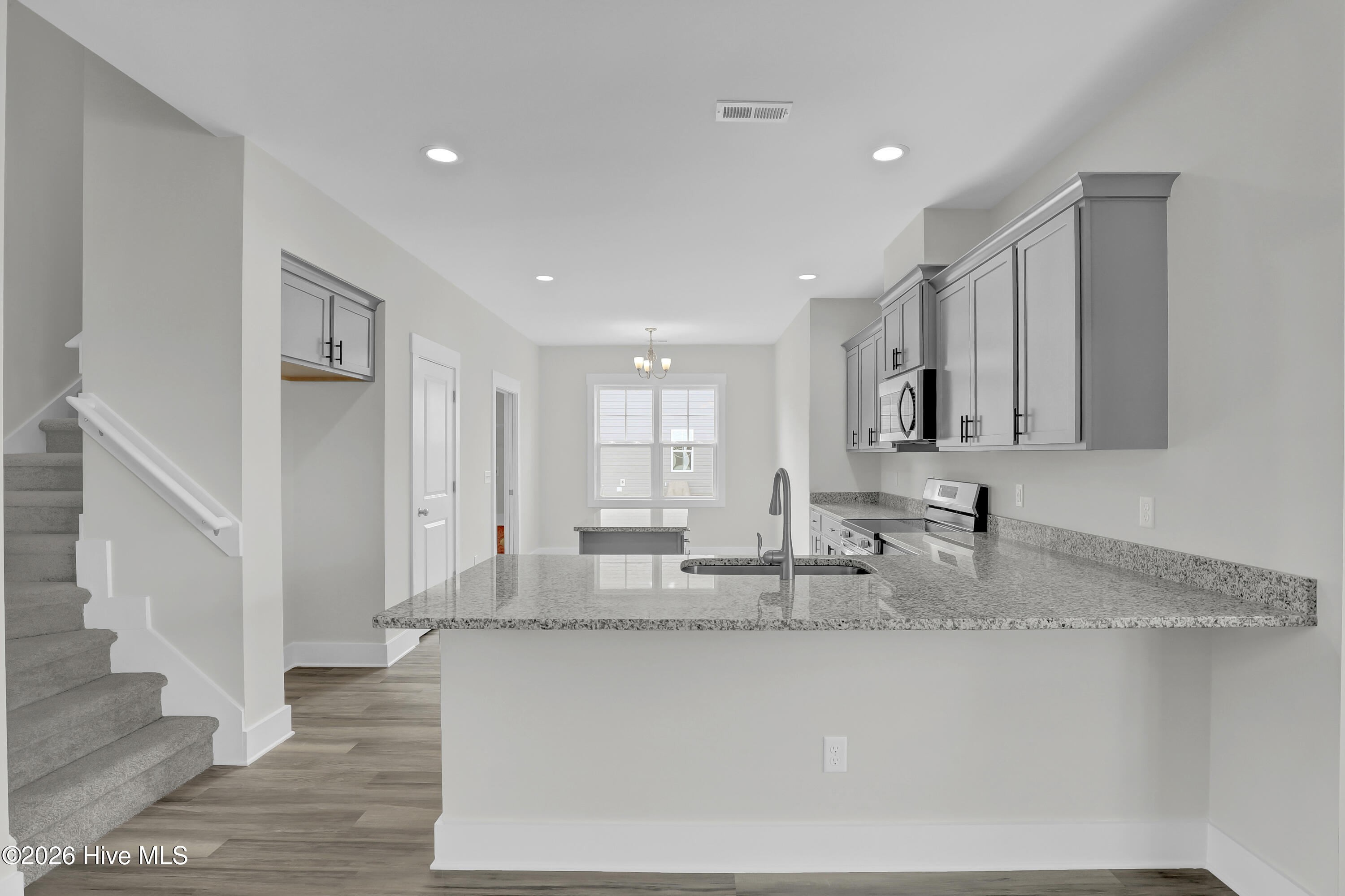 100547991 | Photo 14