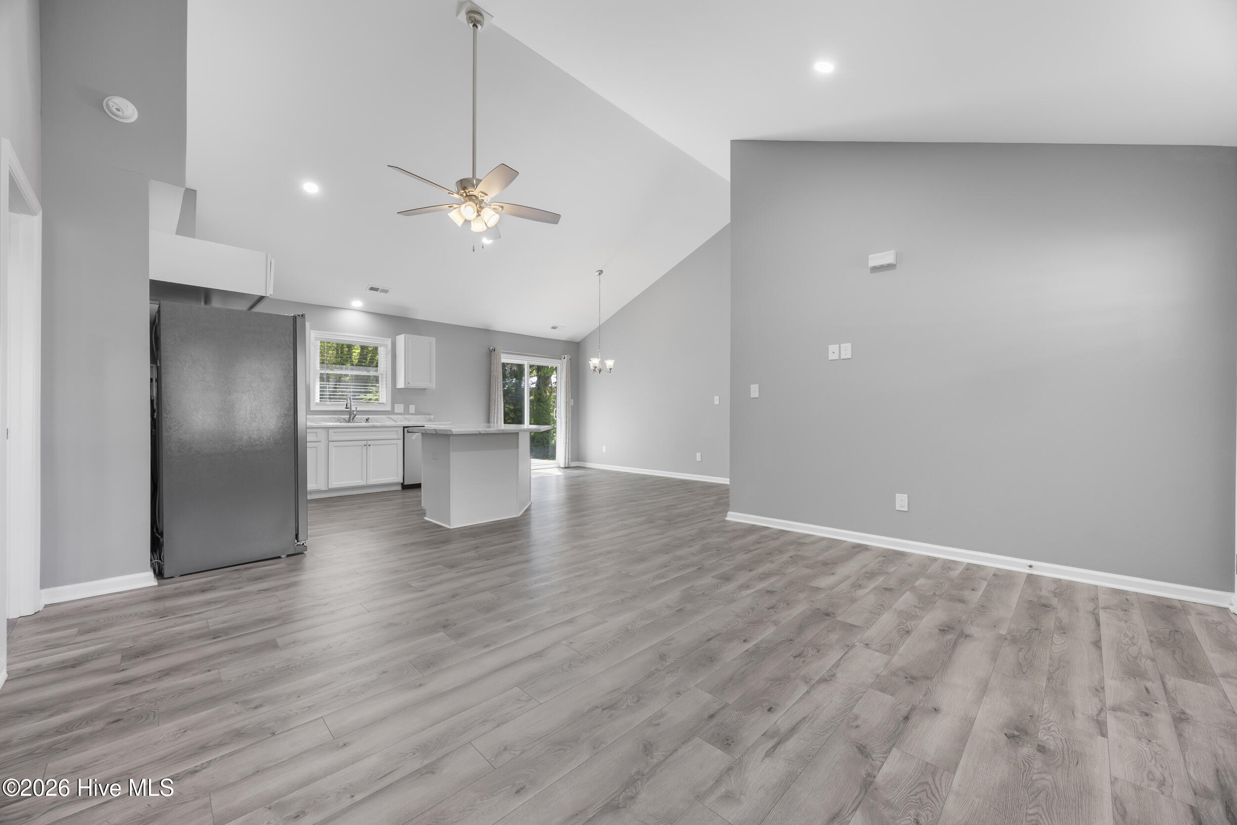 100566907 | Photo 10