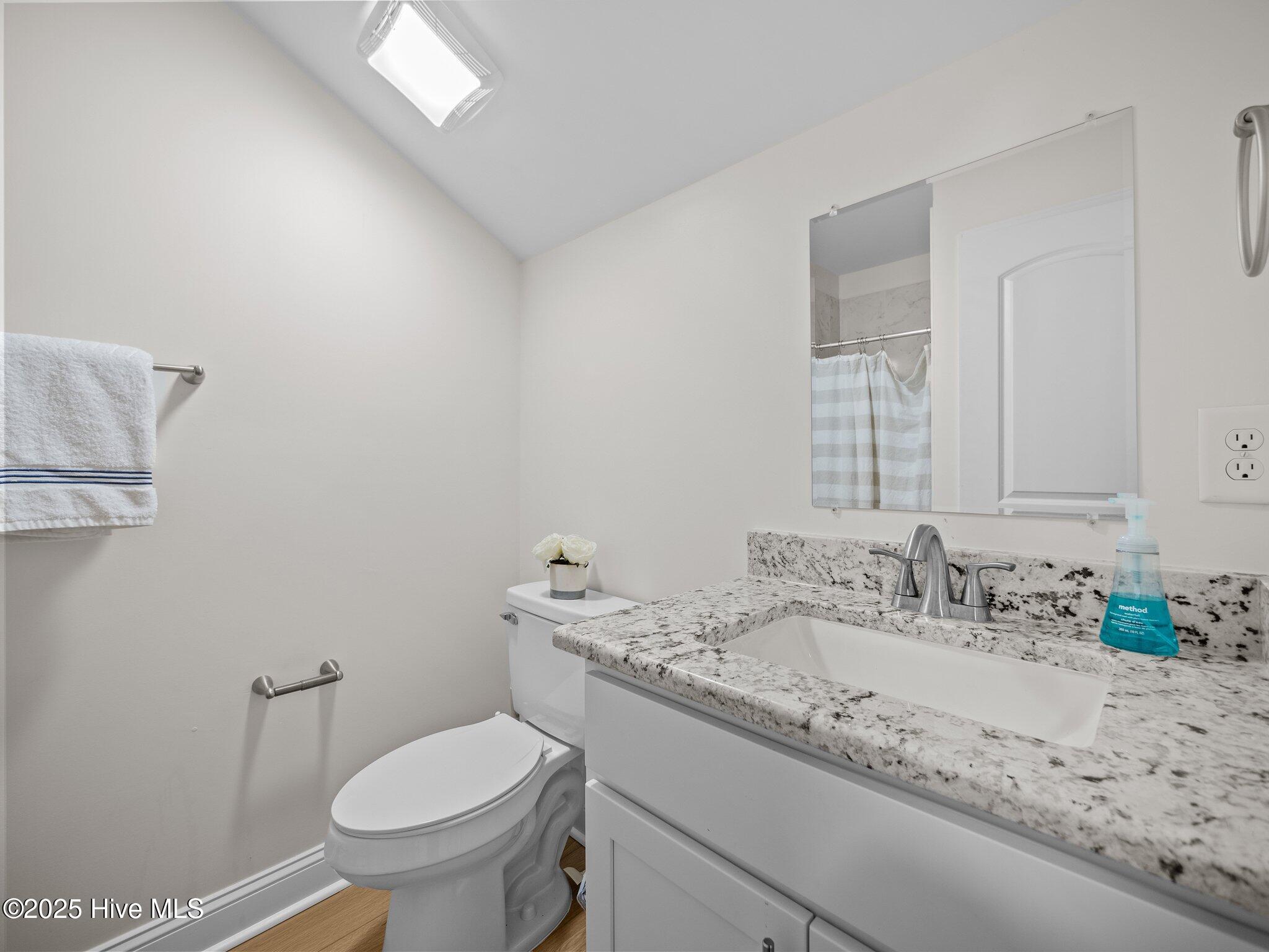 100565720 | Photo 22