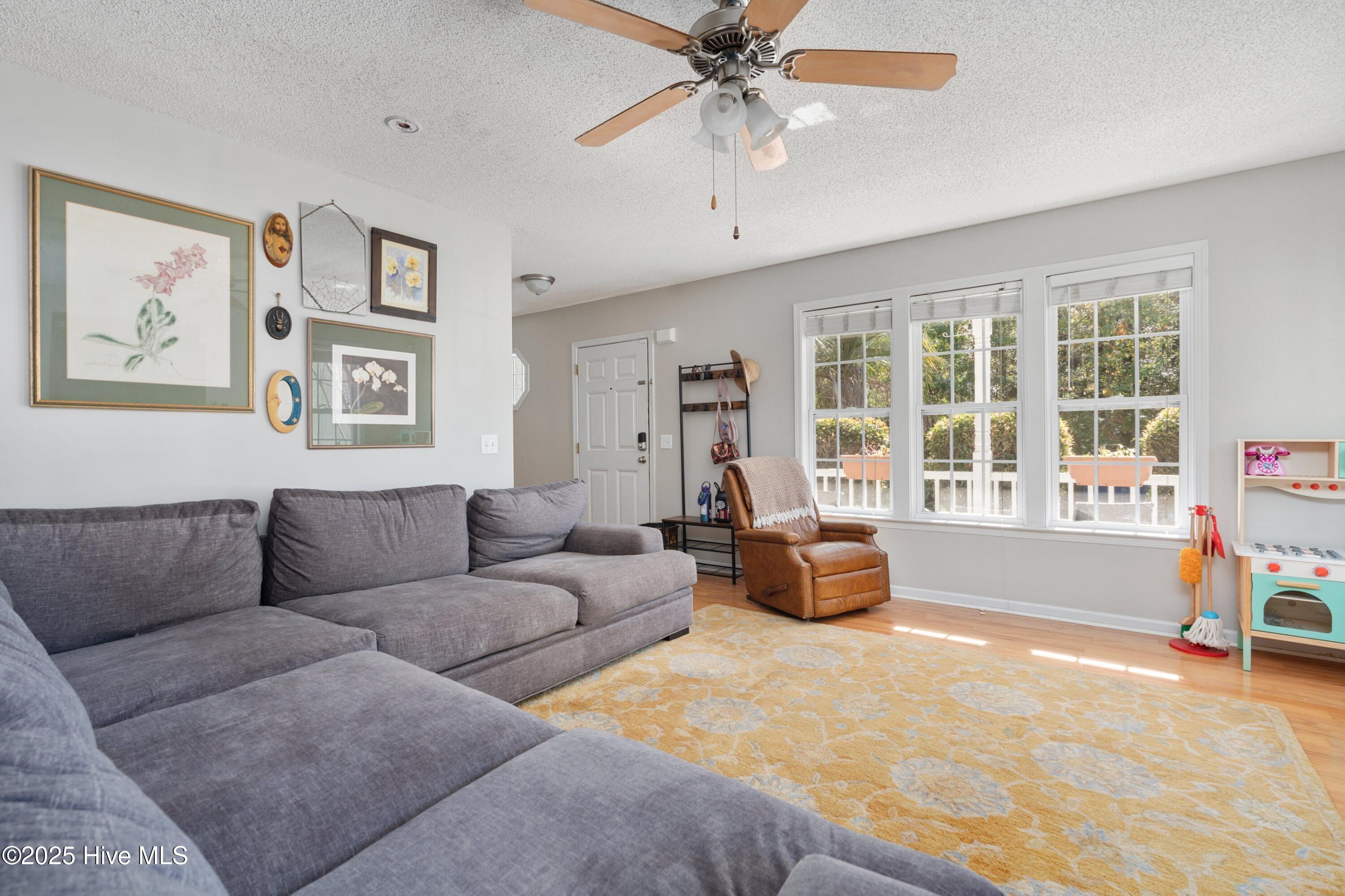 100565121 | Photo 11