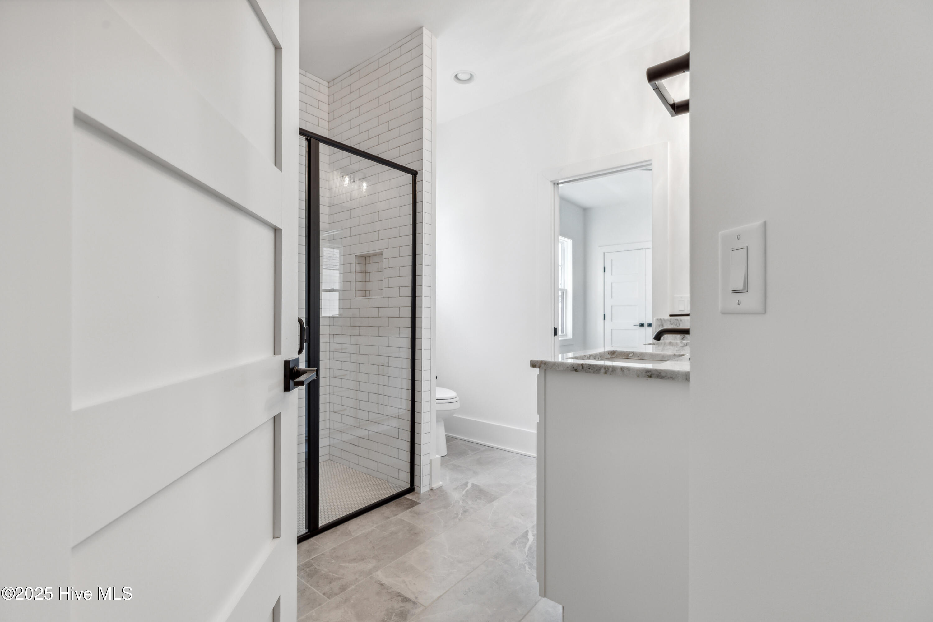 100523457 | Photo 48